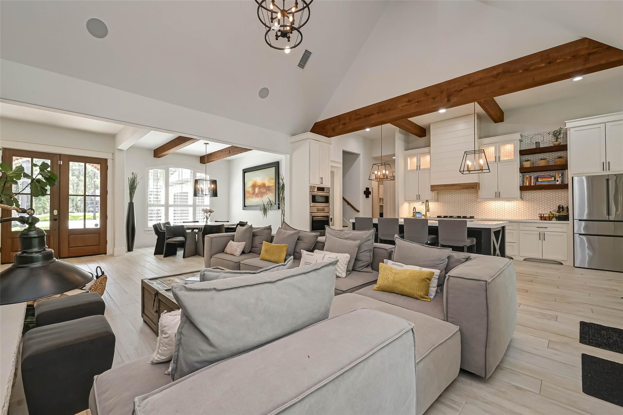 2407 Chantilly Lane