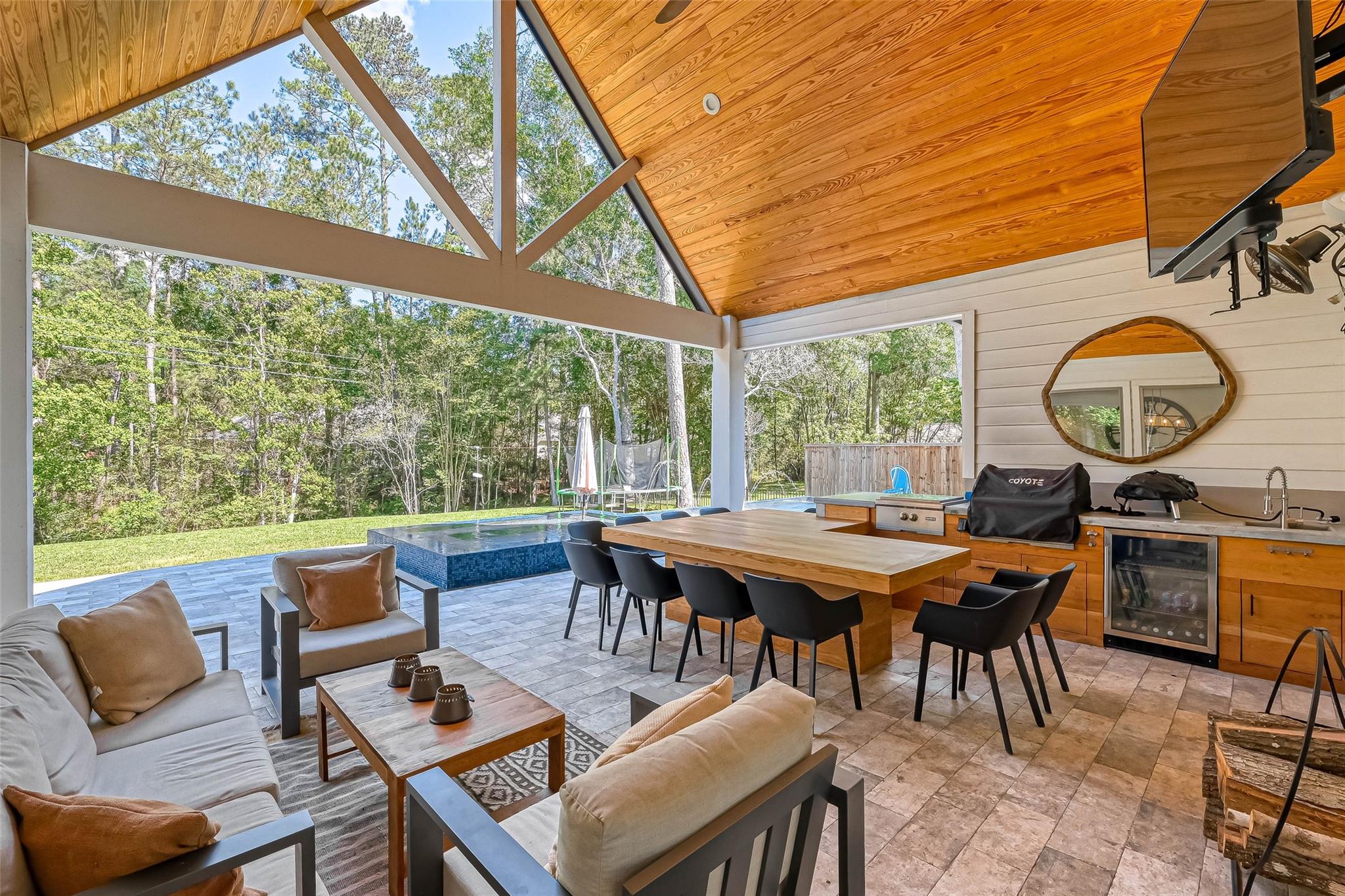 2407 Chantilly Lane
