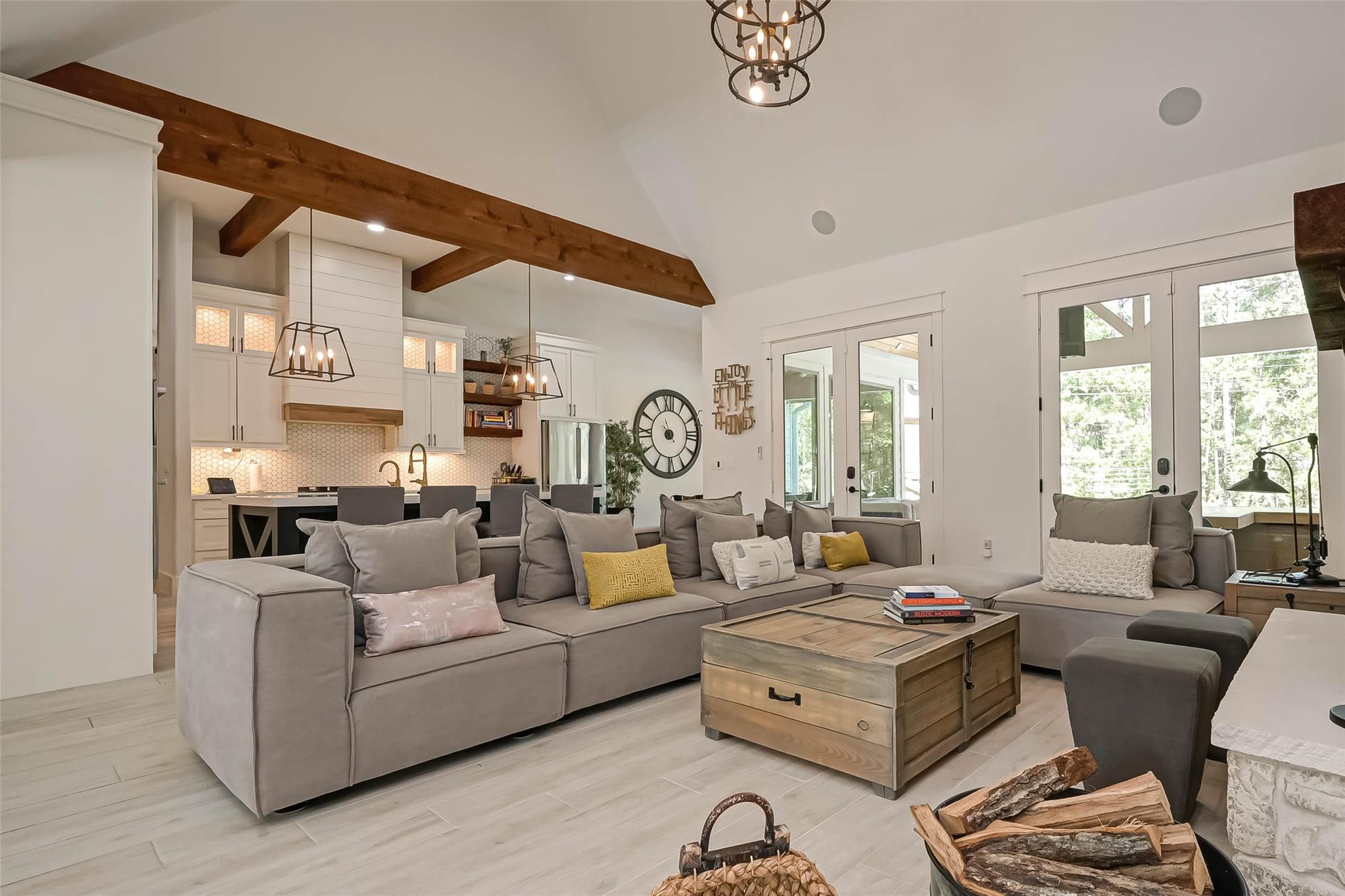 2407 Chantilly Lane