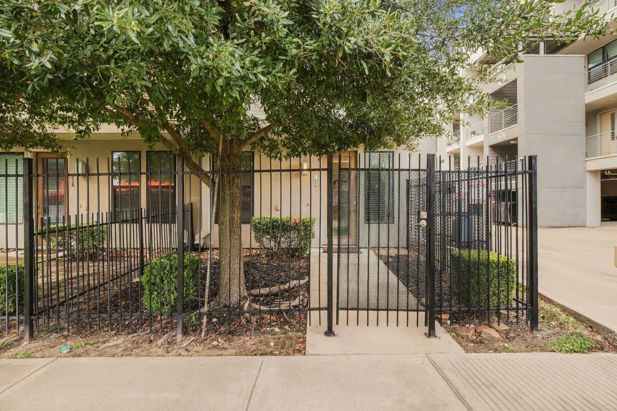 2401 Crawford Street Unit: C2A