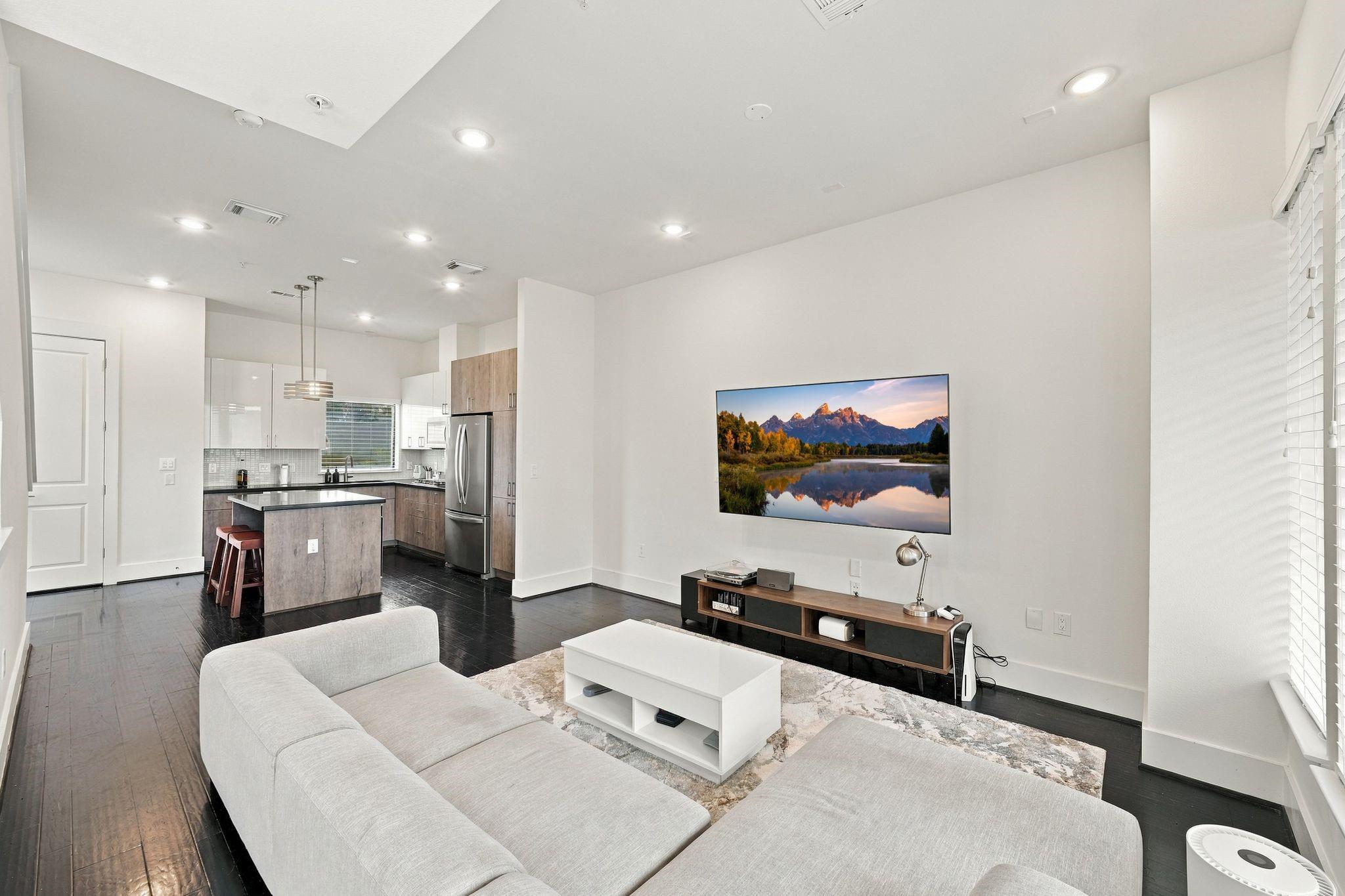 2401 Crawford Street Unit: C2A