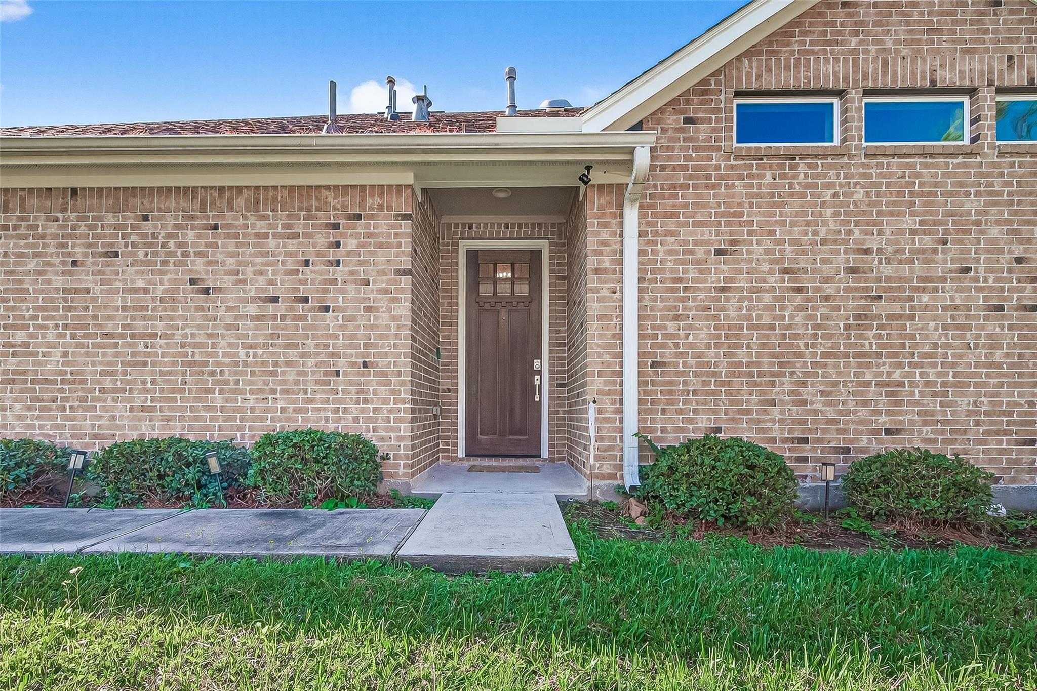2026 Que Manor Drive