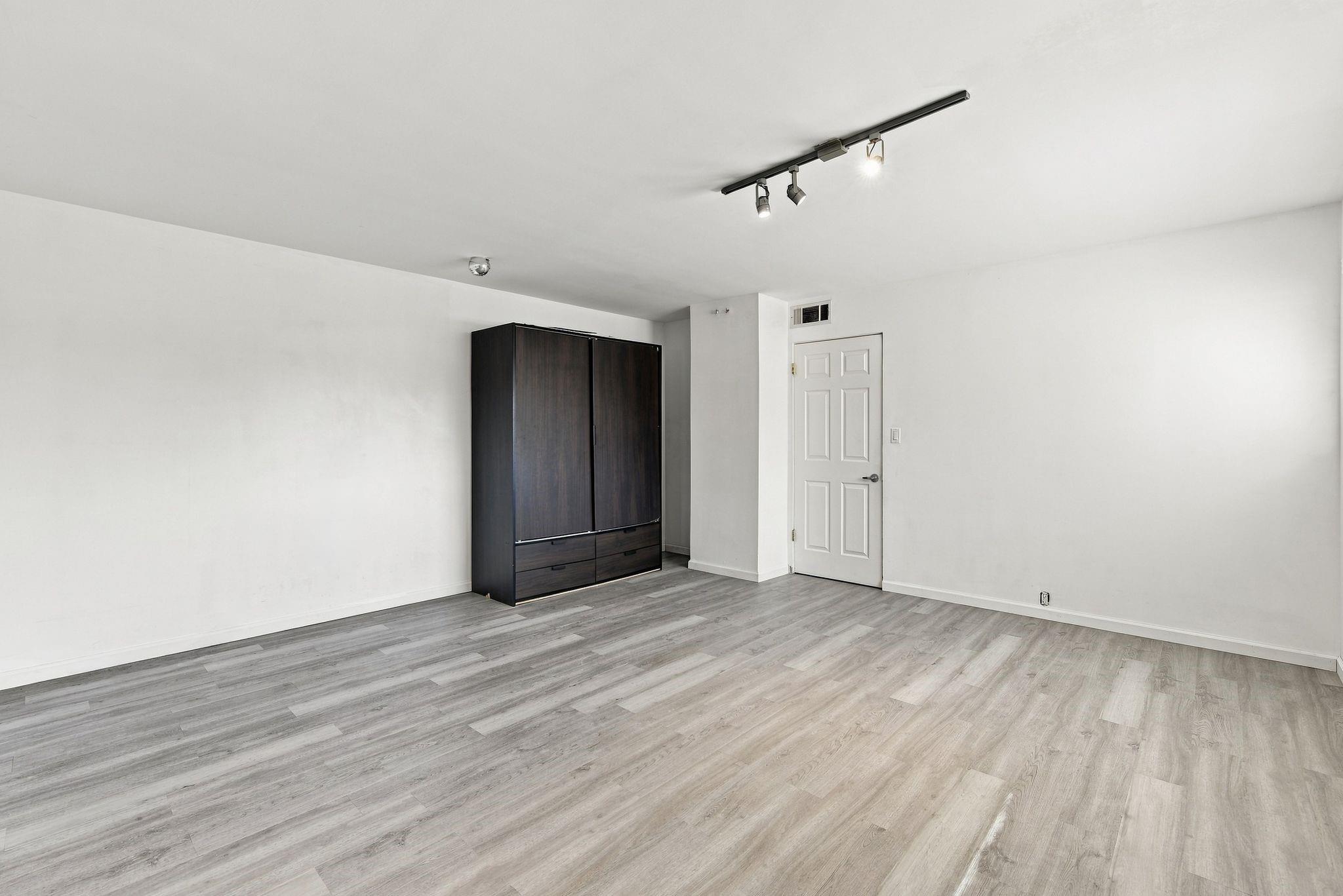 5863 Inwood Drive # 4