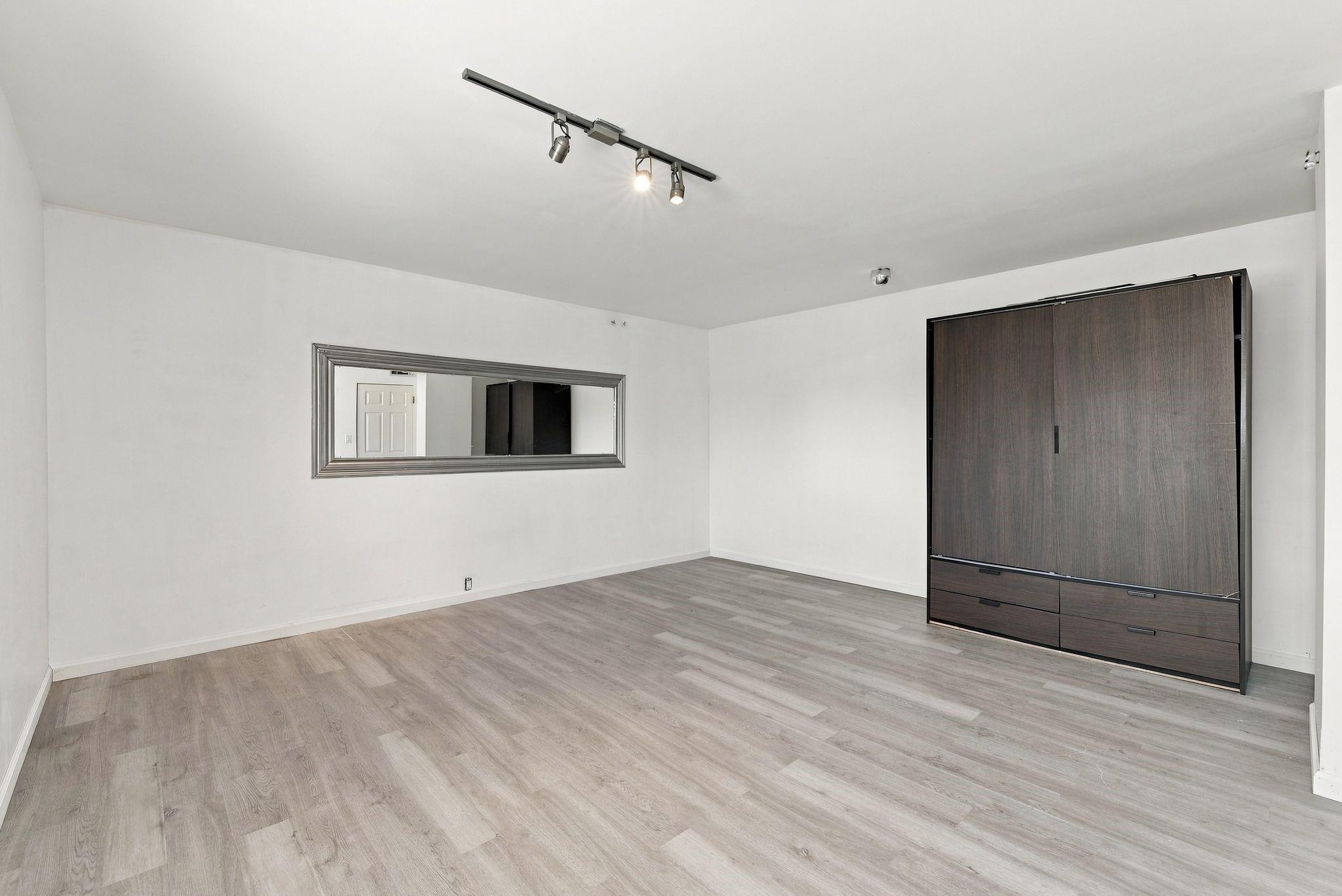 5863 Inwood Drive # 4