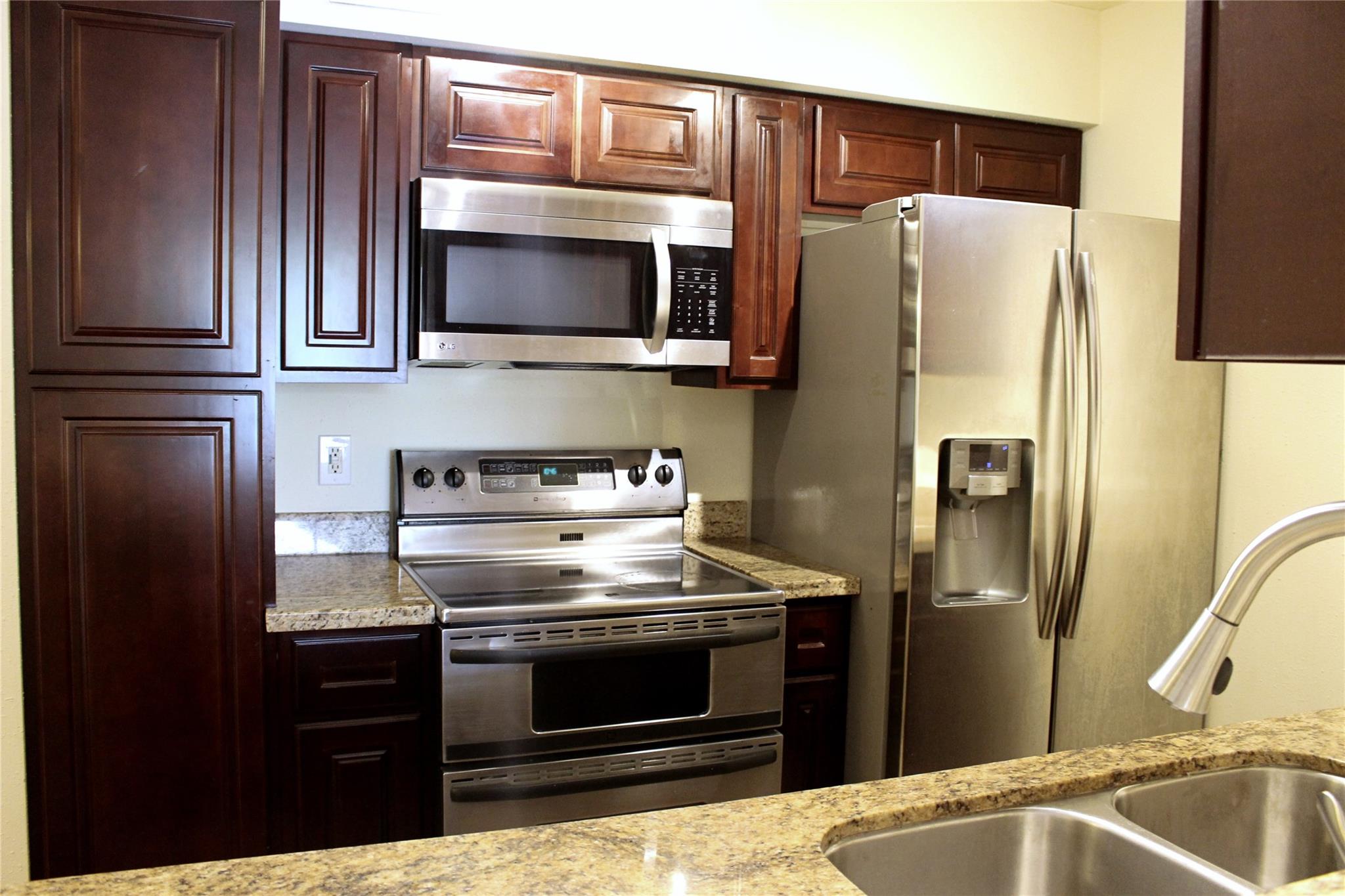 4635 Wild Indigo Street # 515
