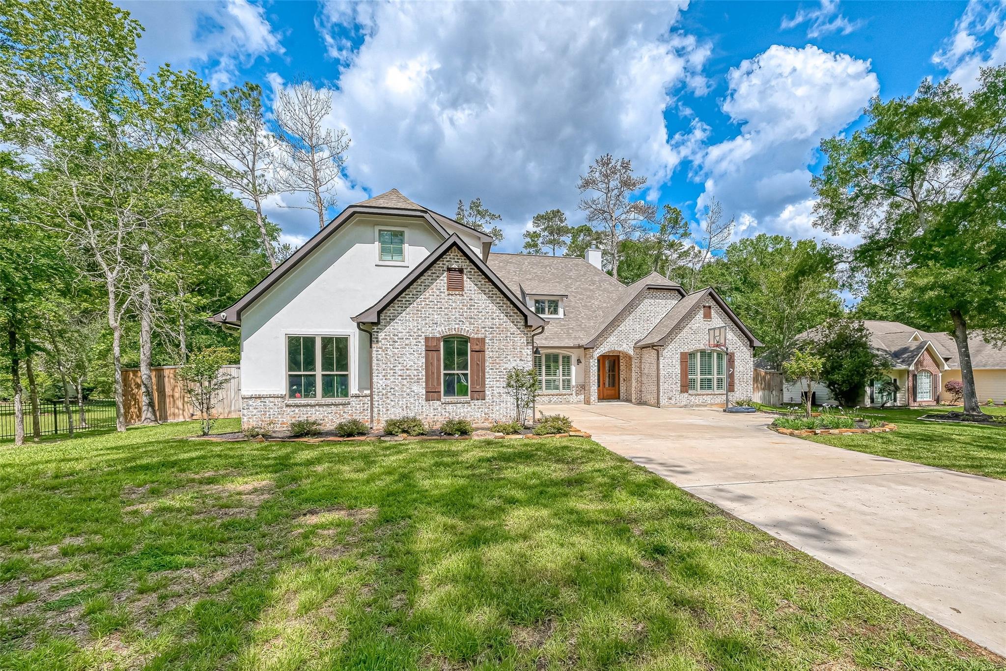 2407 Chantilly Lane Lane