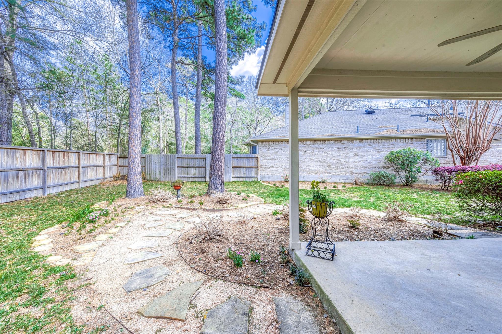 134 E Foxbriar Forest Circle