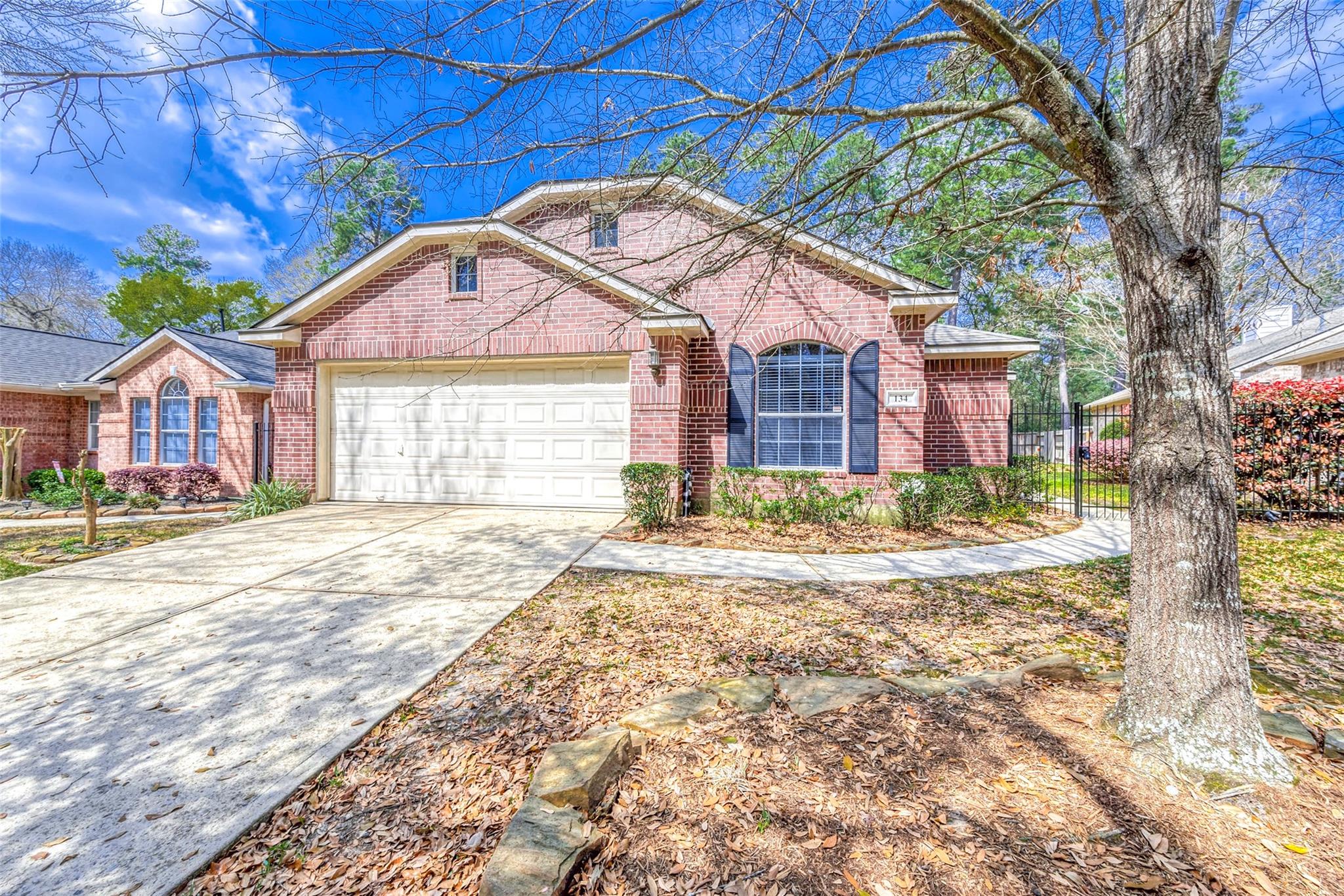 134 E Foxbriar Forest Circle