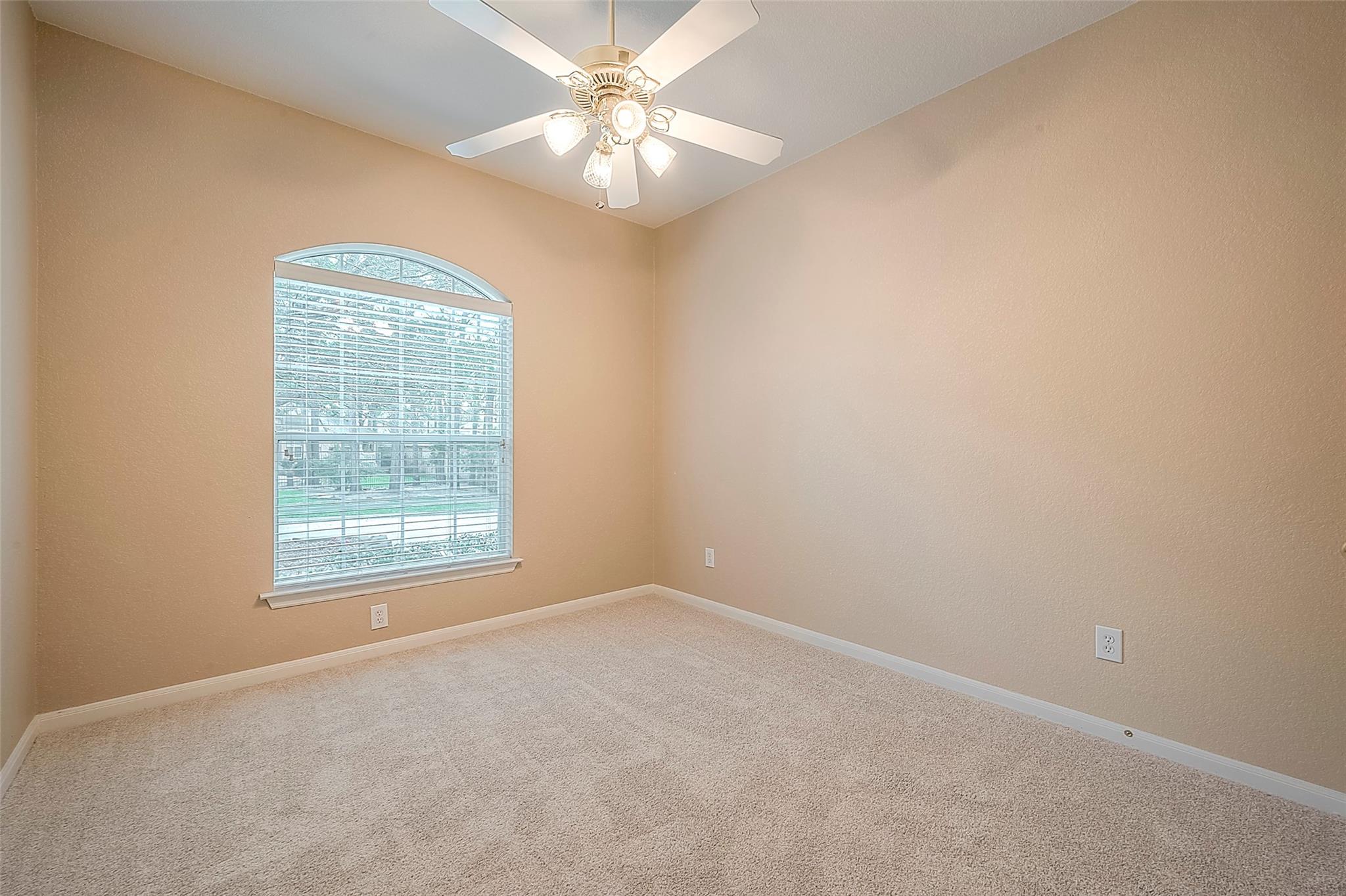 134 E Foxbriar Forest Circle