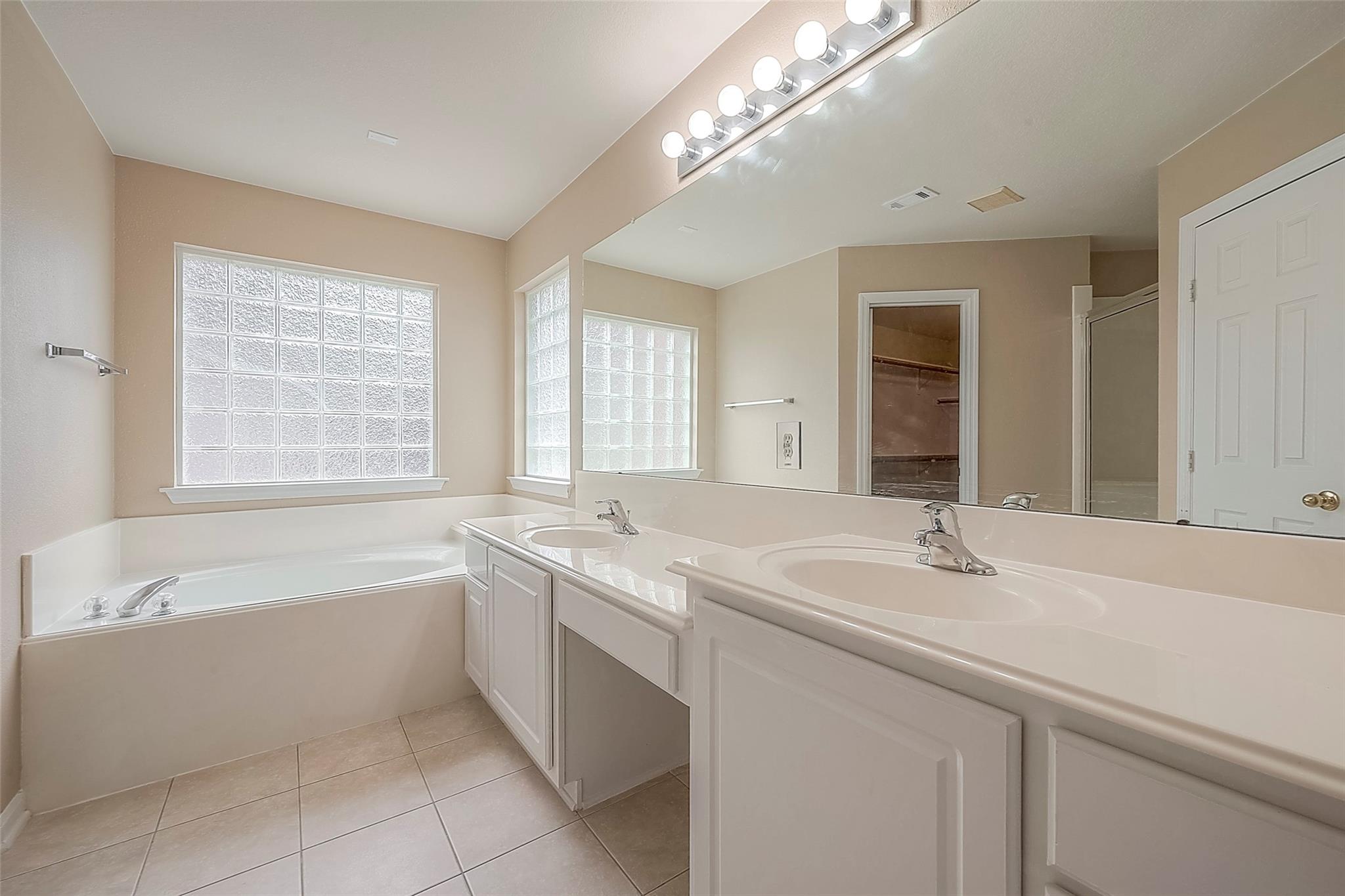 134 E Foxbriar Forest Circle