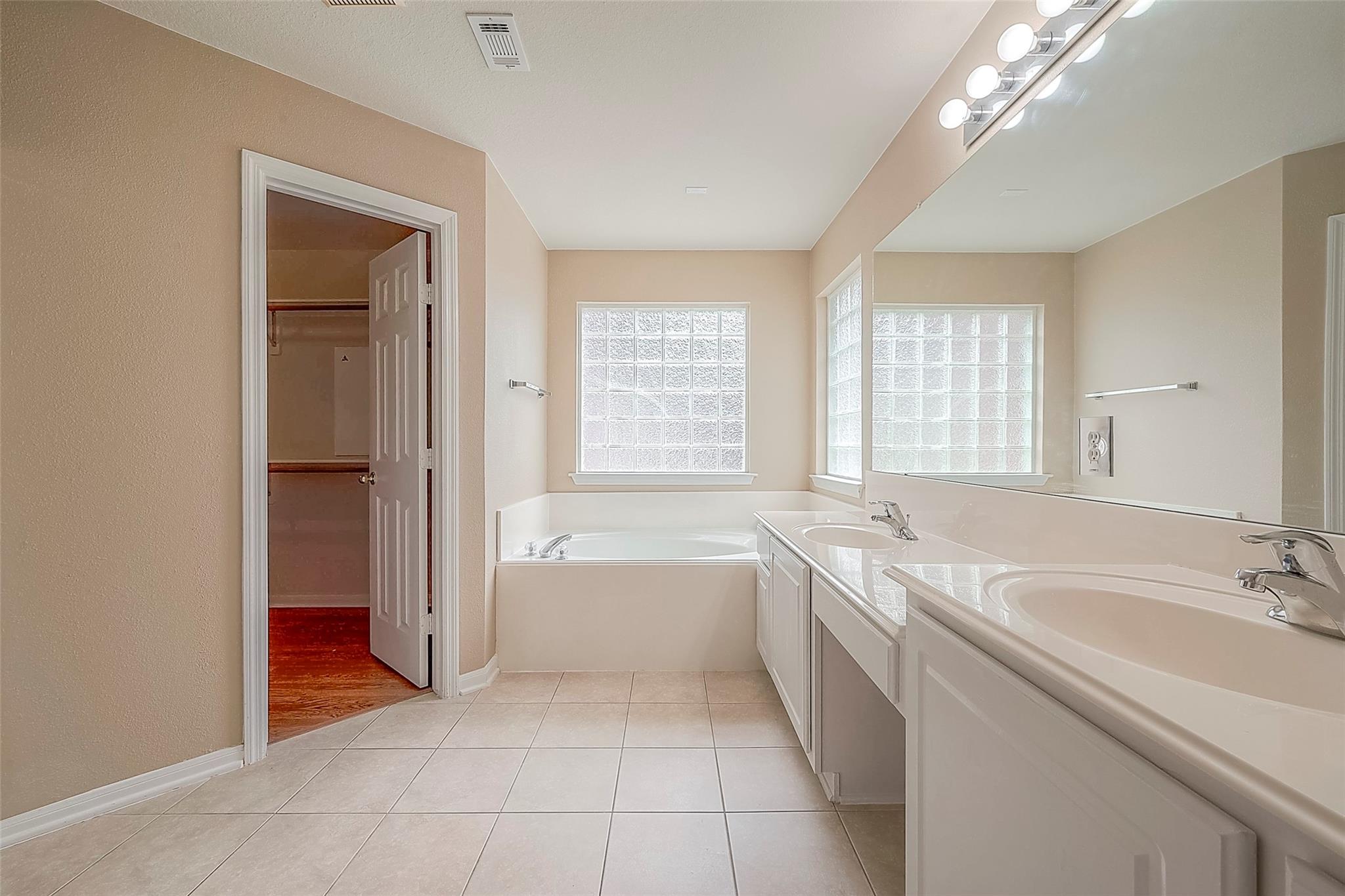 134 E Foxbriar Forest Circle
