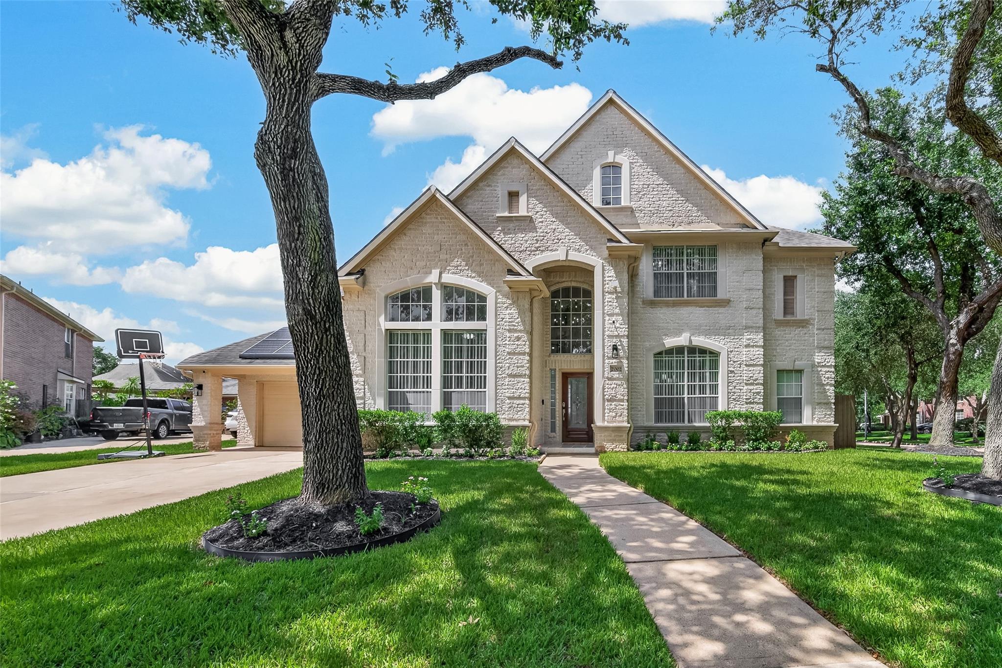 2002 Thorncrest Court