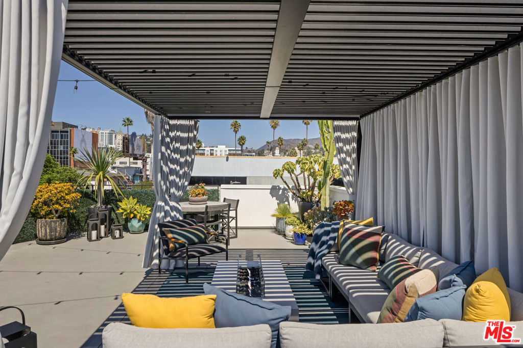 MODERN TOWNHOME || ROOFTOP TERRACE