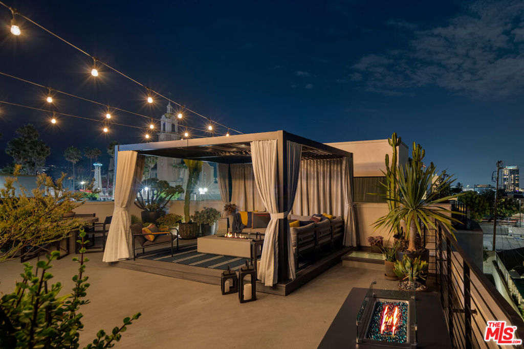 MODERN TOWNHOME || ROOFTOP TERRACE