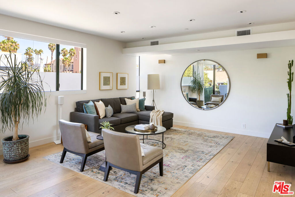 MODERN TOWNHOME || ROOFTOP TERRACE