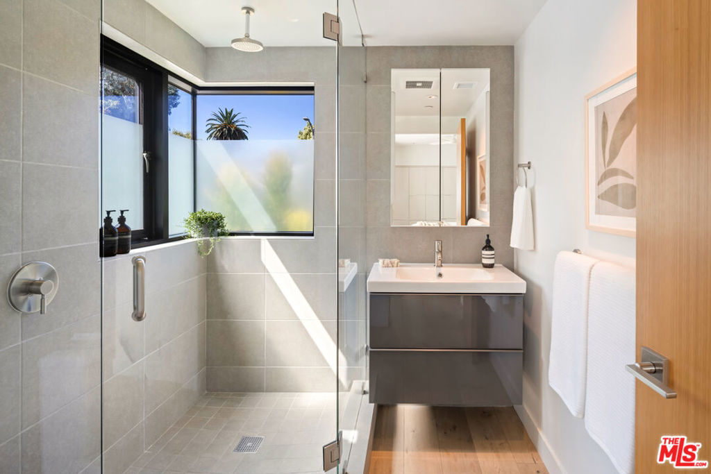 MODERN TOWNHOME || ROOFTOP TERRACE