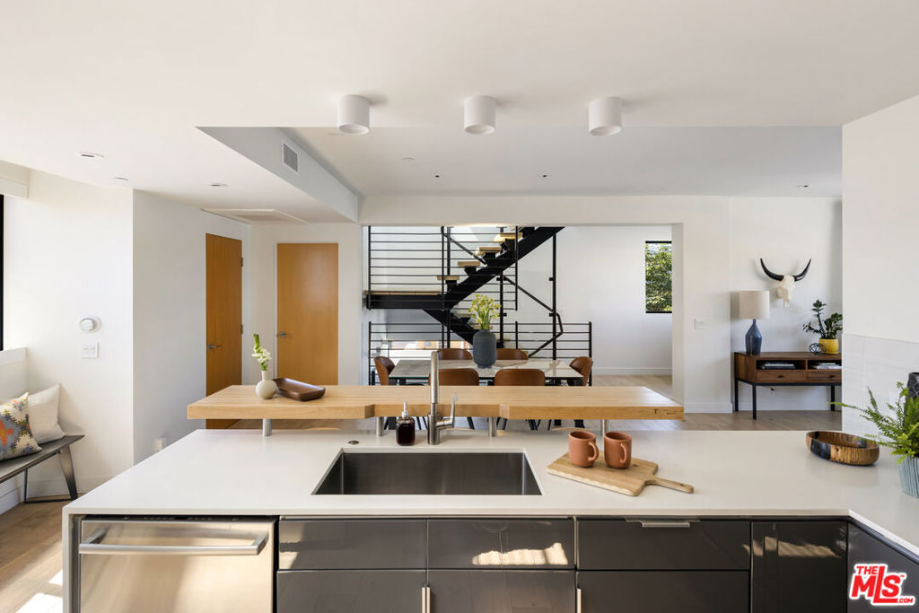 MODERN TOWNHOME || ROOFTOP TERRACE