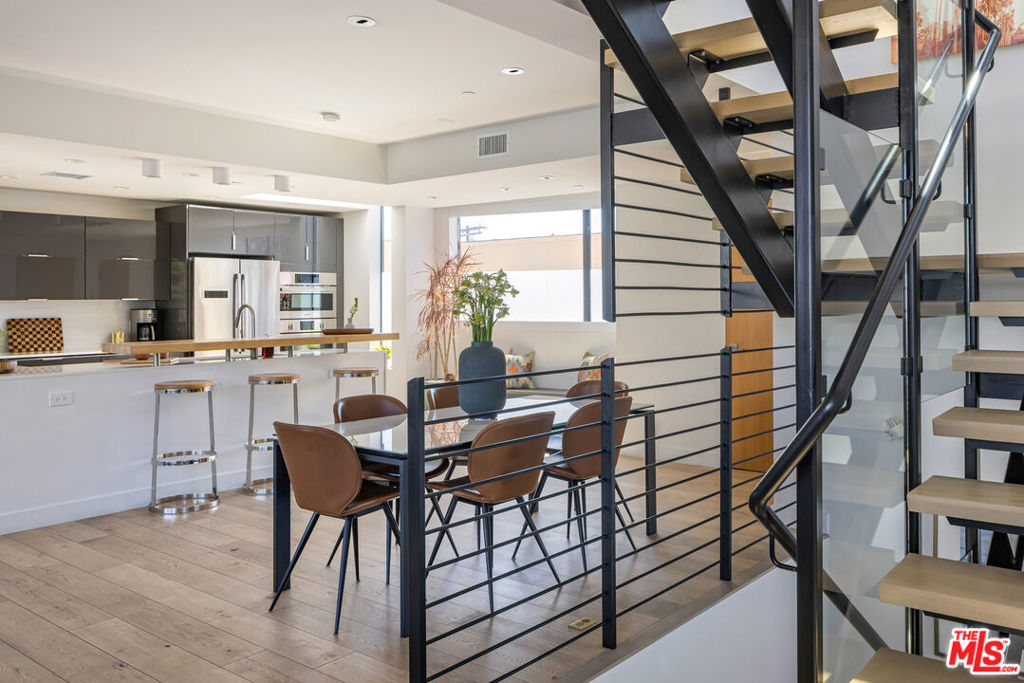 MODERN TOWNHOME || ROOFTOP TERRACE