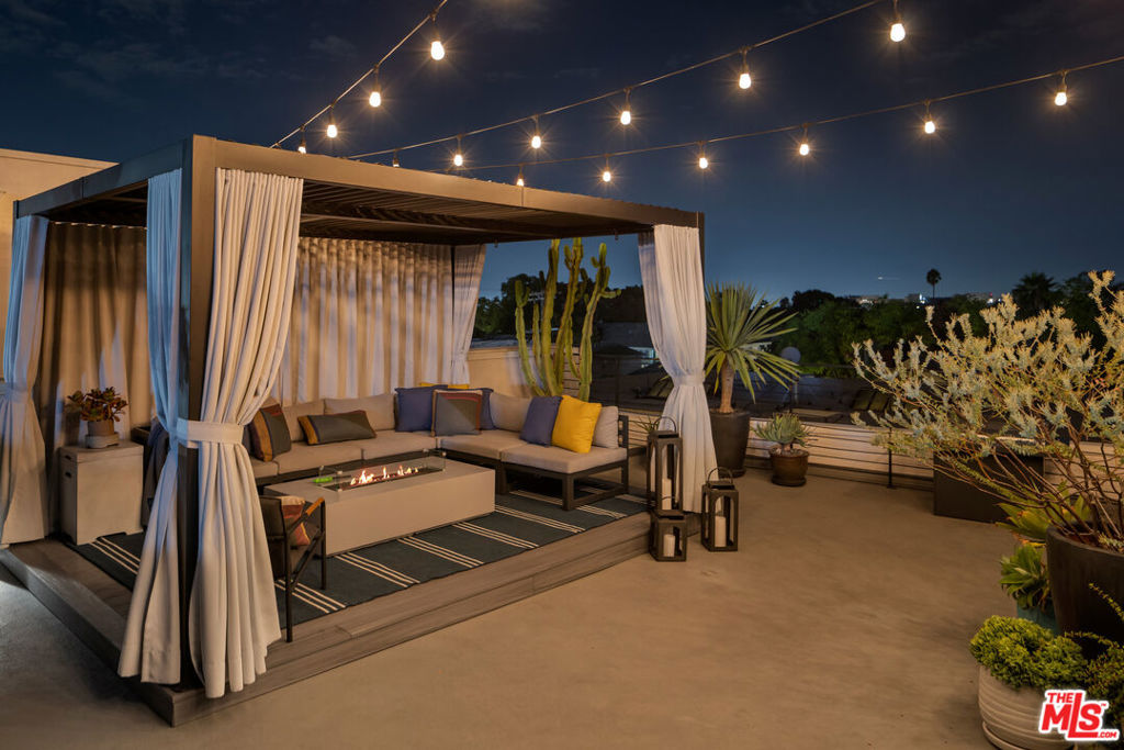 MODERN TOWNHOME || ROOFTOP TERRACE