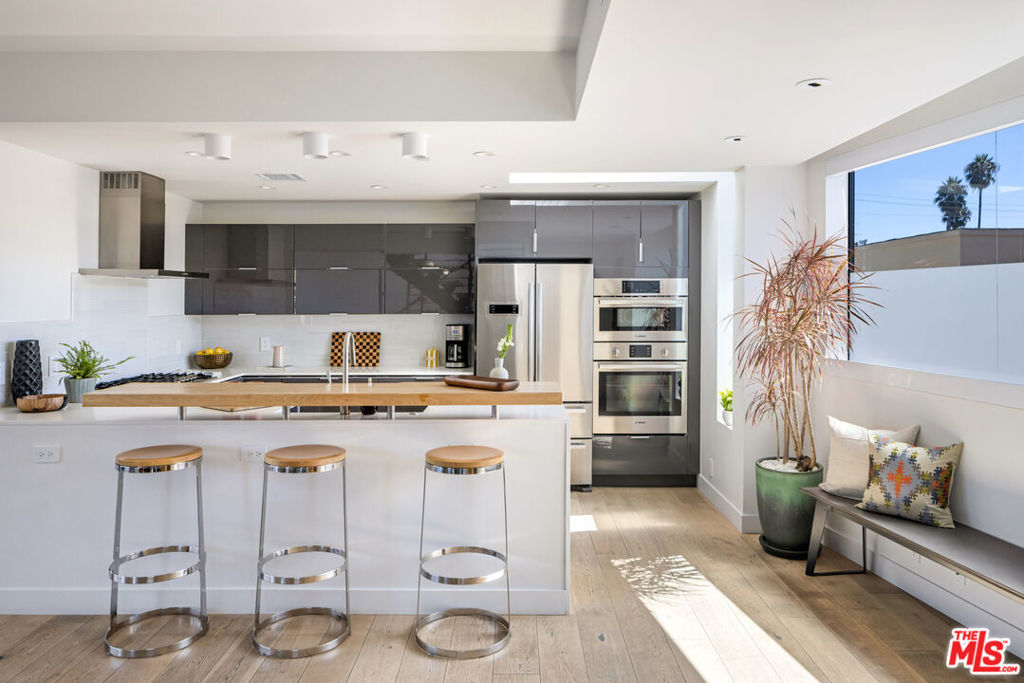 MODERN TOWNHOME || ROOFTOP TERRACE