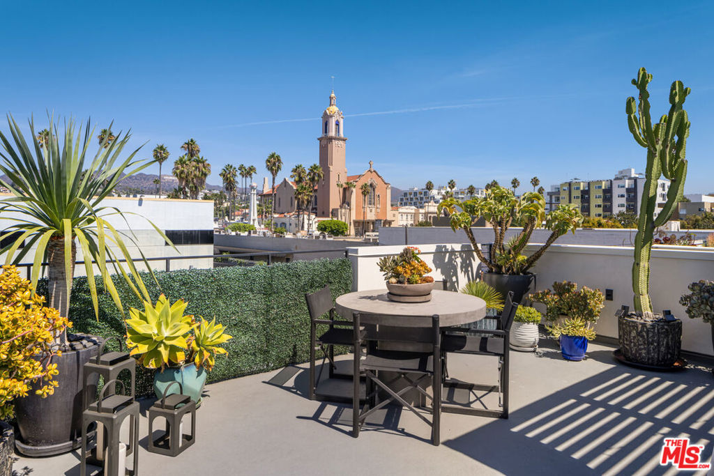 MODERN TOWNHOME || ROOFTOP TERRACE