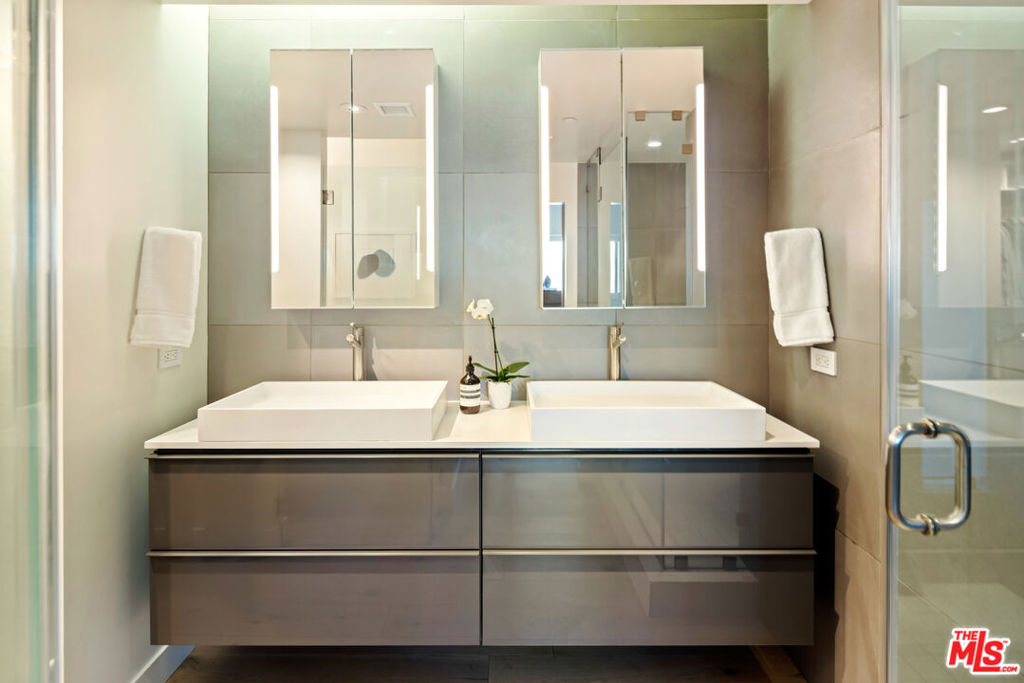 MODERN TOWNHOME || ROOFTOP TERRACE