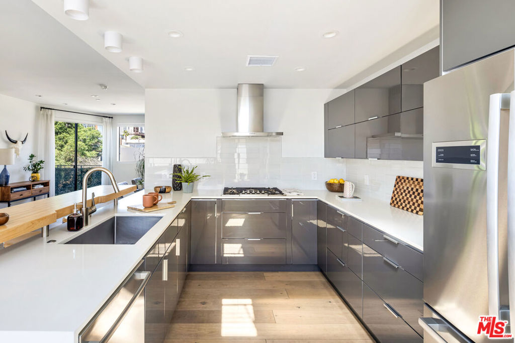 MODERN TOWNHOME || ROOFTOP TERRACE