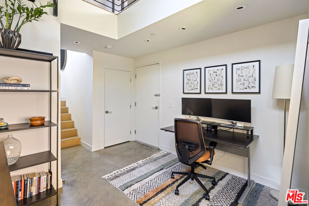 MODERN TOWNHOME || ROOFTOP TERRACE