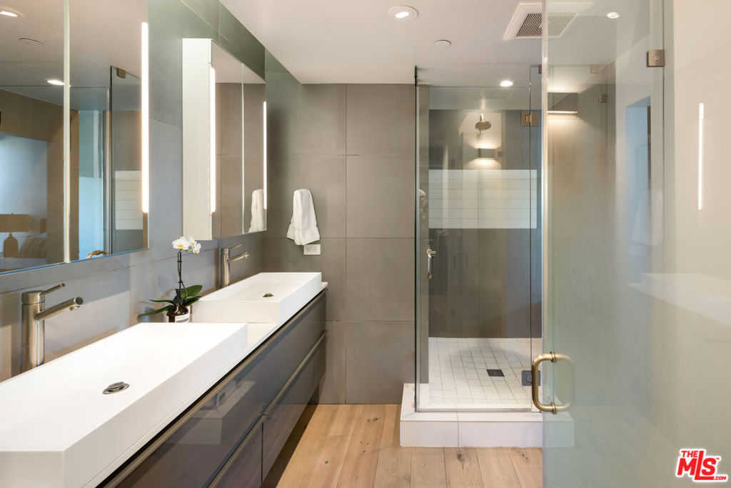 MODERN TOWNHOME || ROOFTOP TERRACE