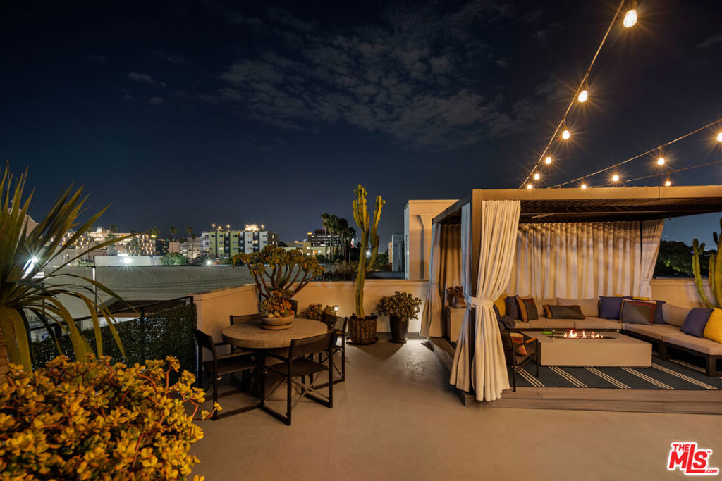 MODERN TOWNHOME || ROOFTOP TERRACE