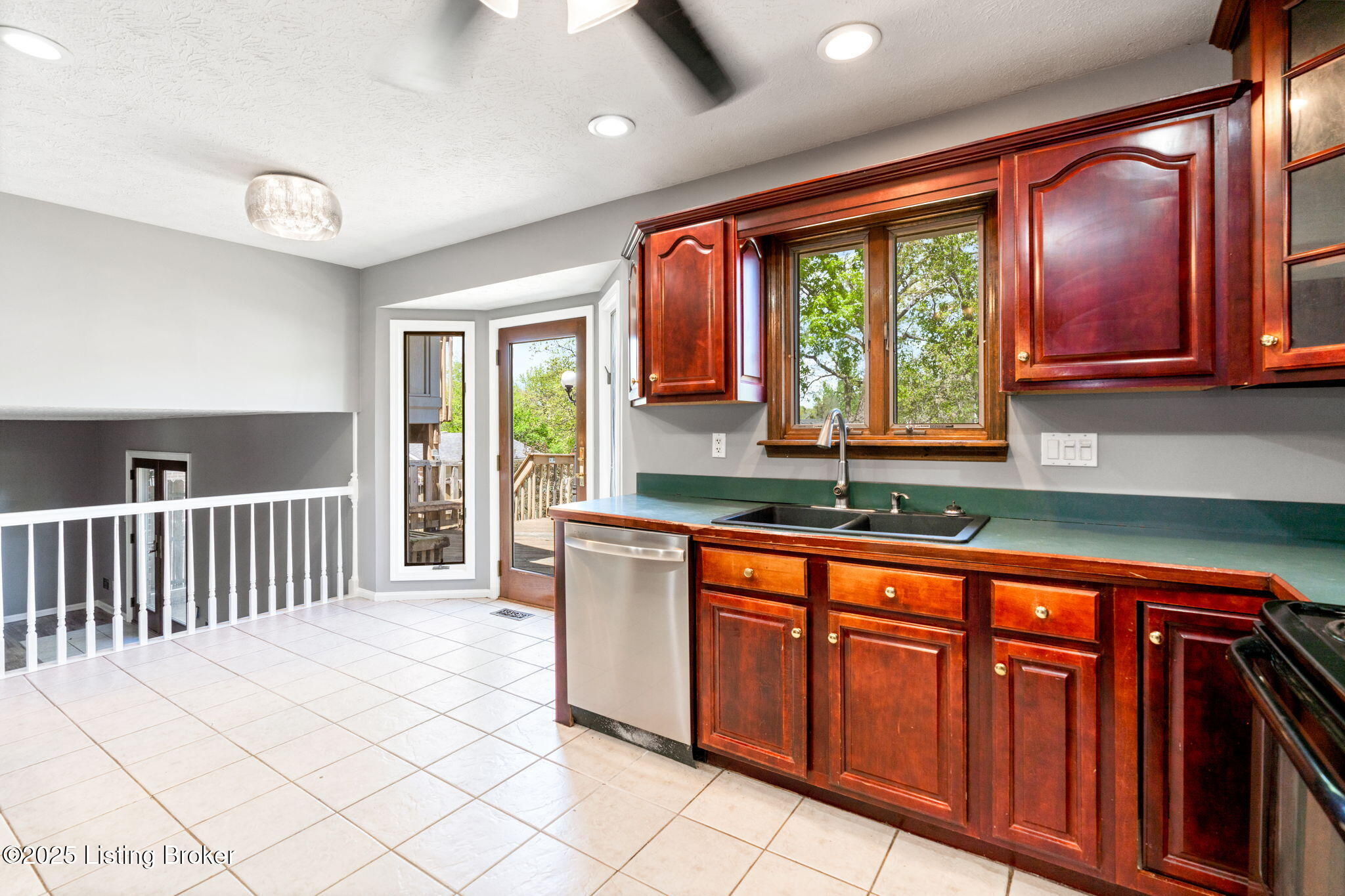 10207 El Coco Ct