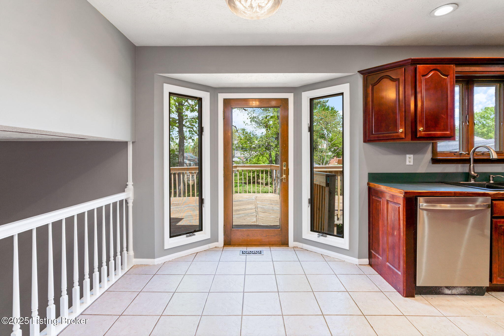 10207 El Coco Ct