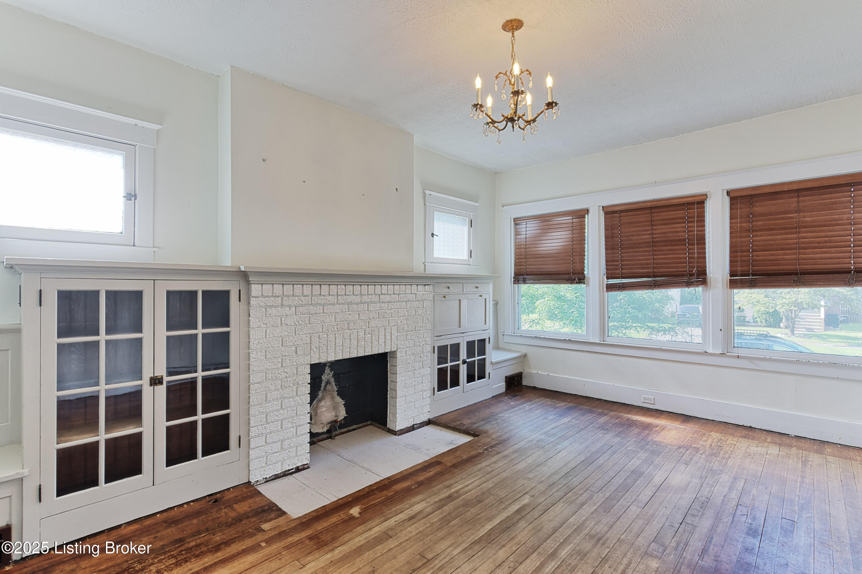809 Bluegrass Ave