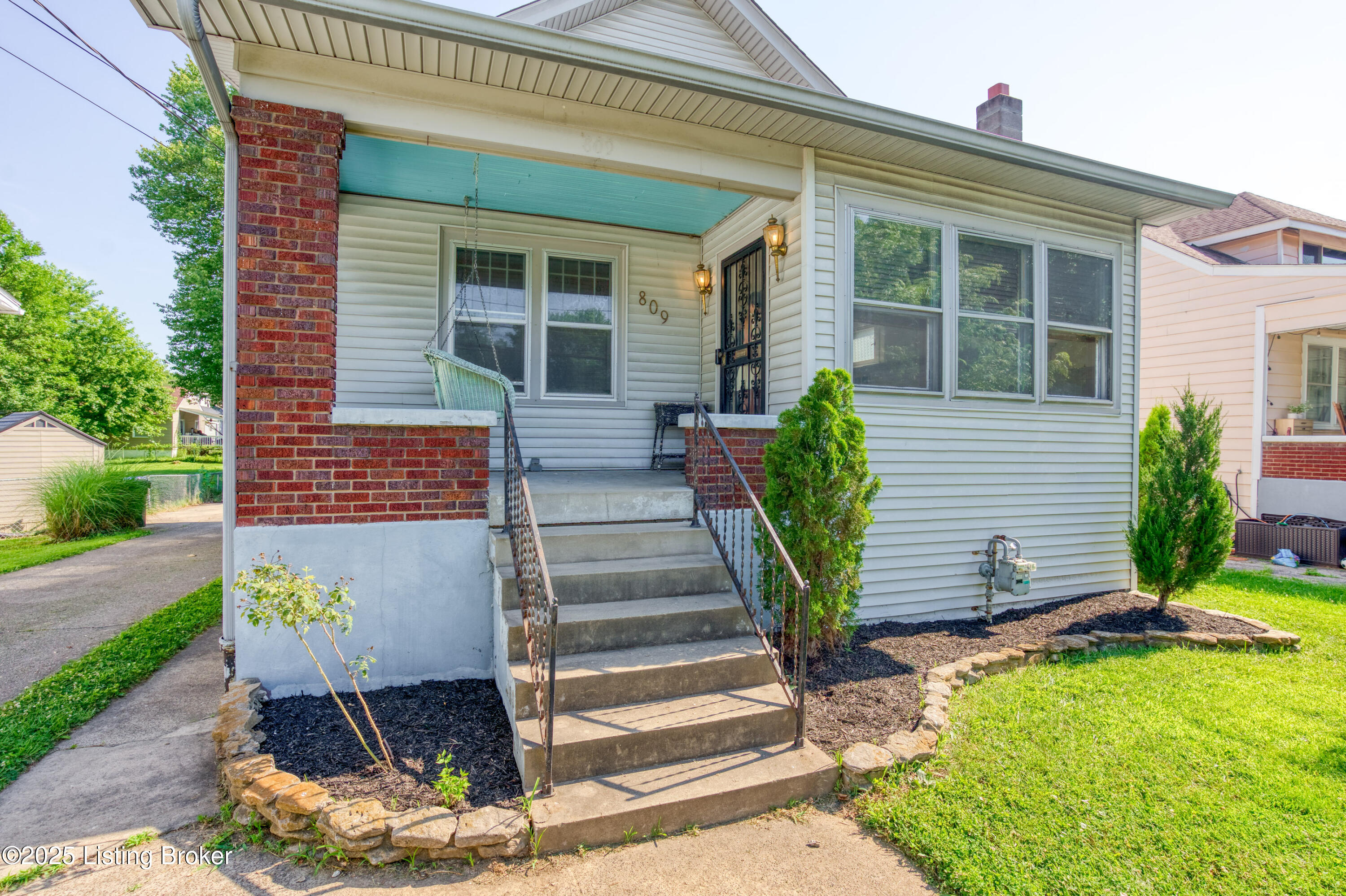 809 Bluegrass Ave