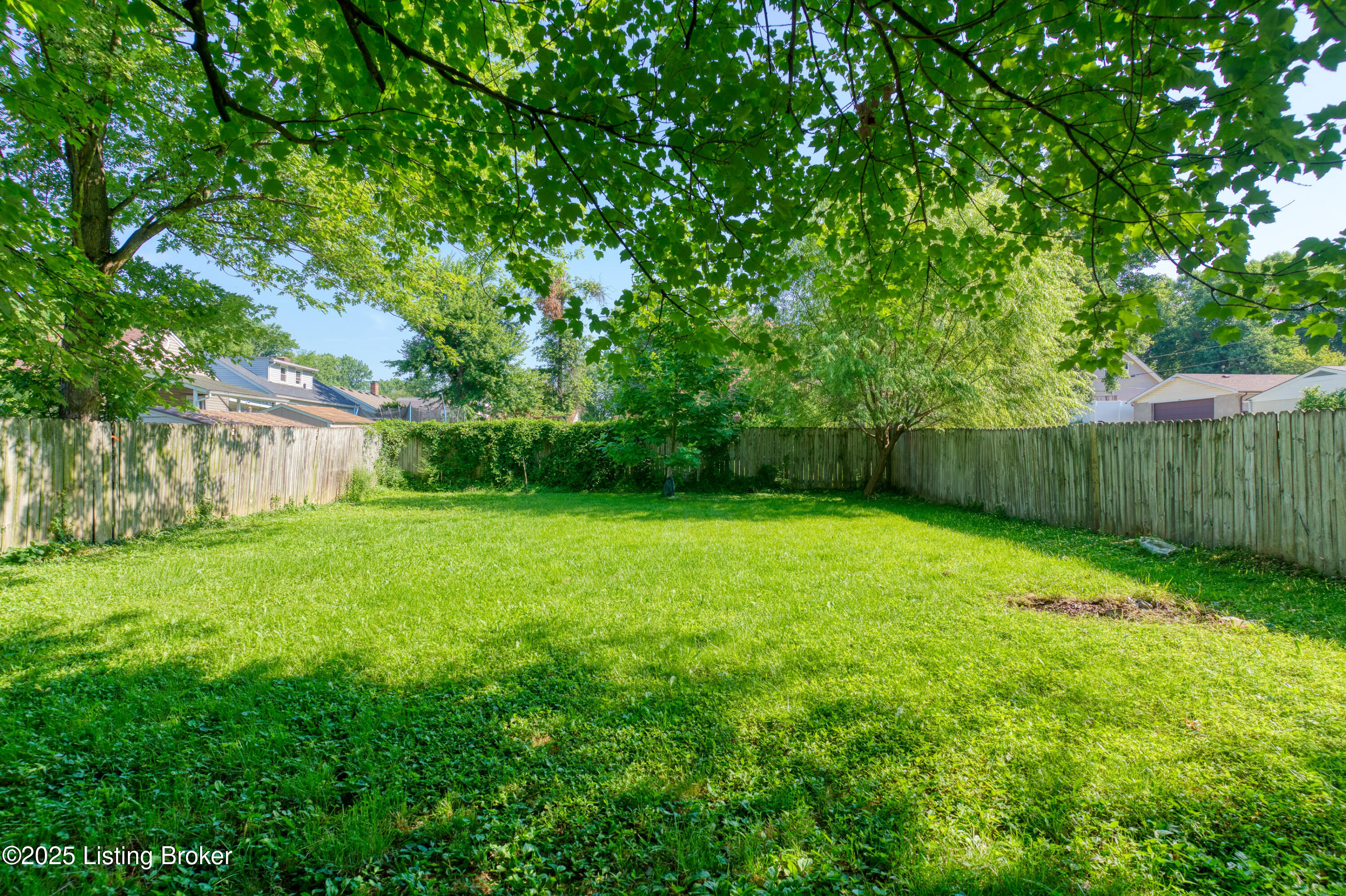 809 Bluegrass Ave