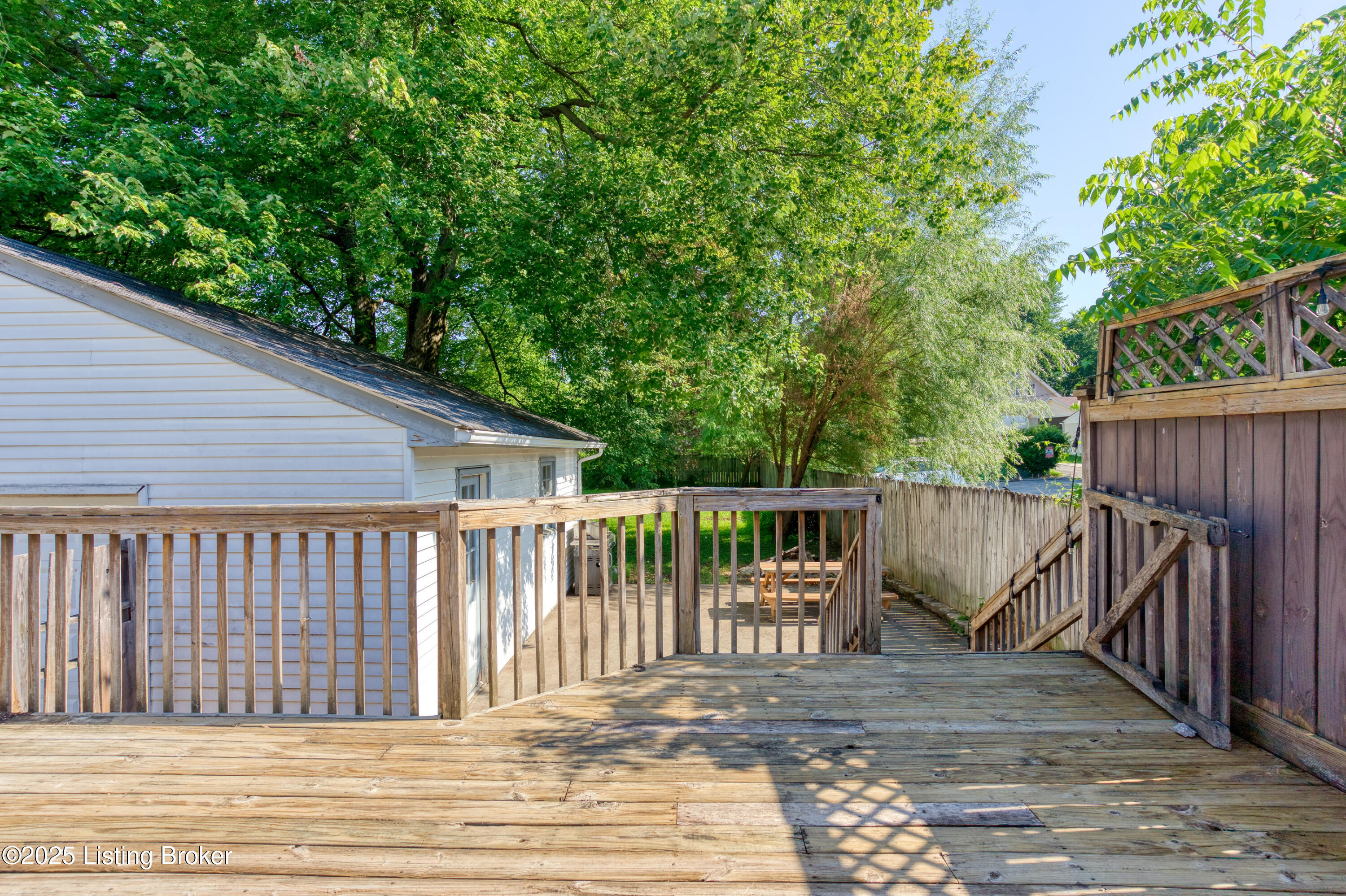 809 Bluegrass Ave
