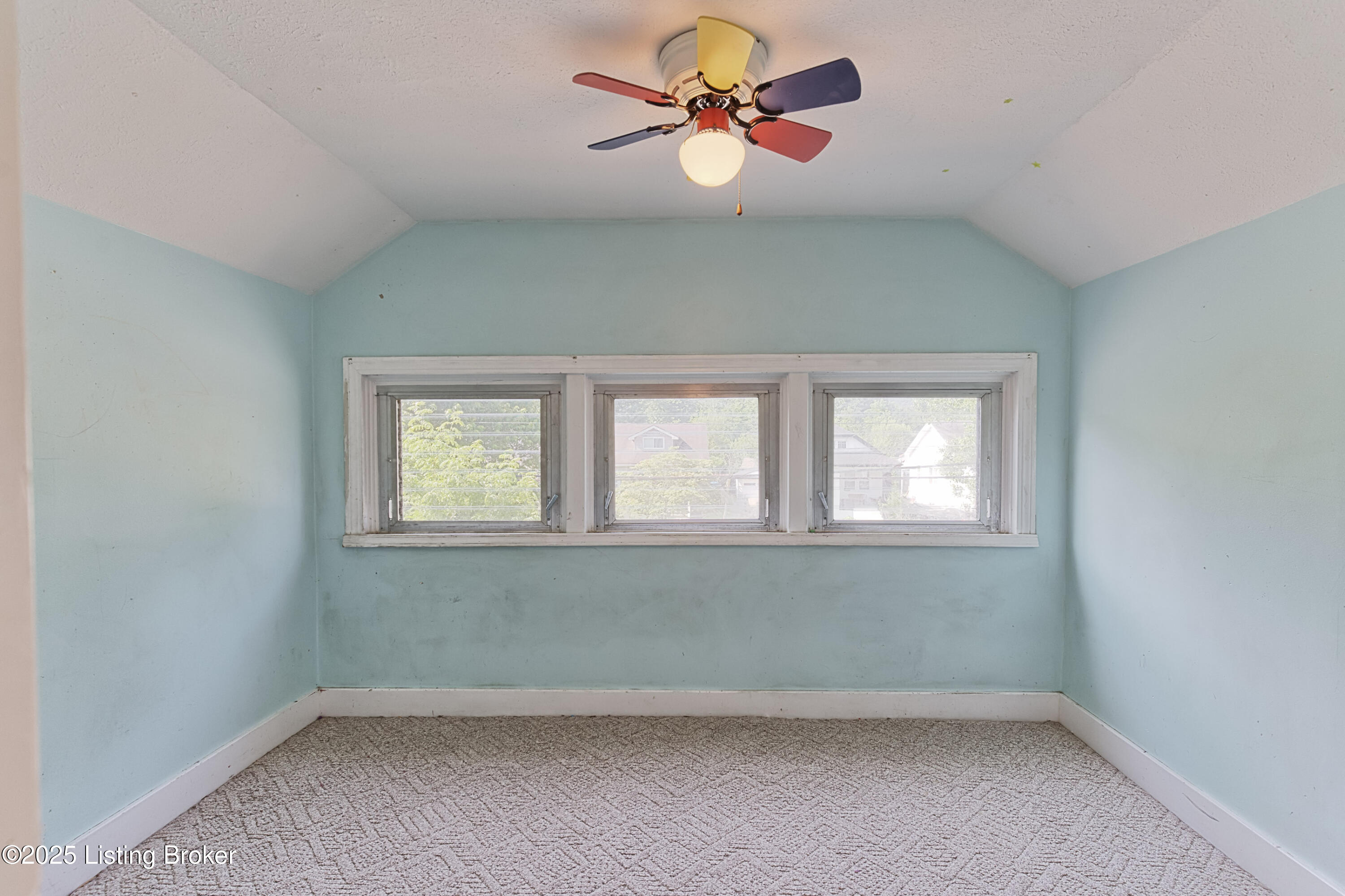 809 Bluegrass Ave