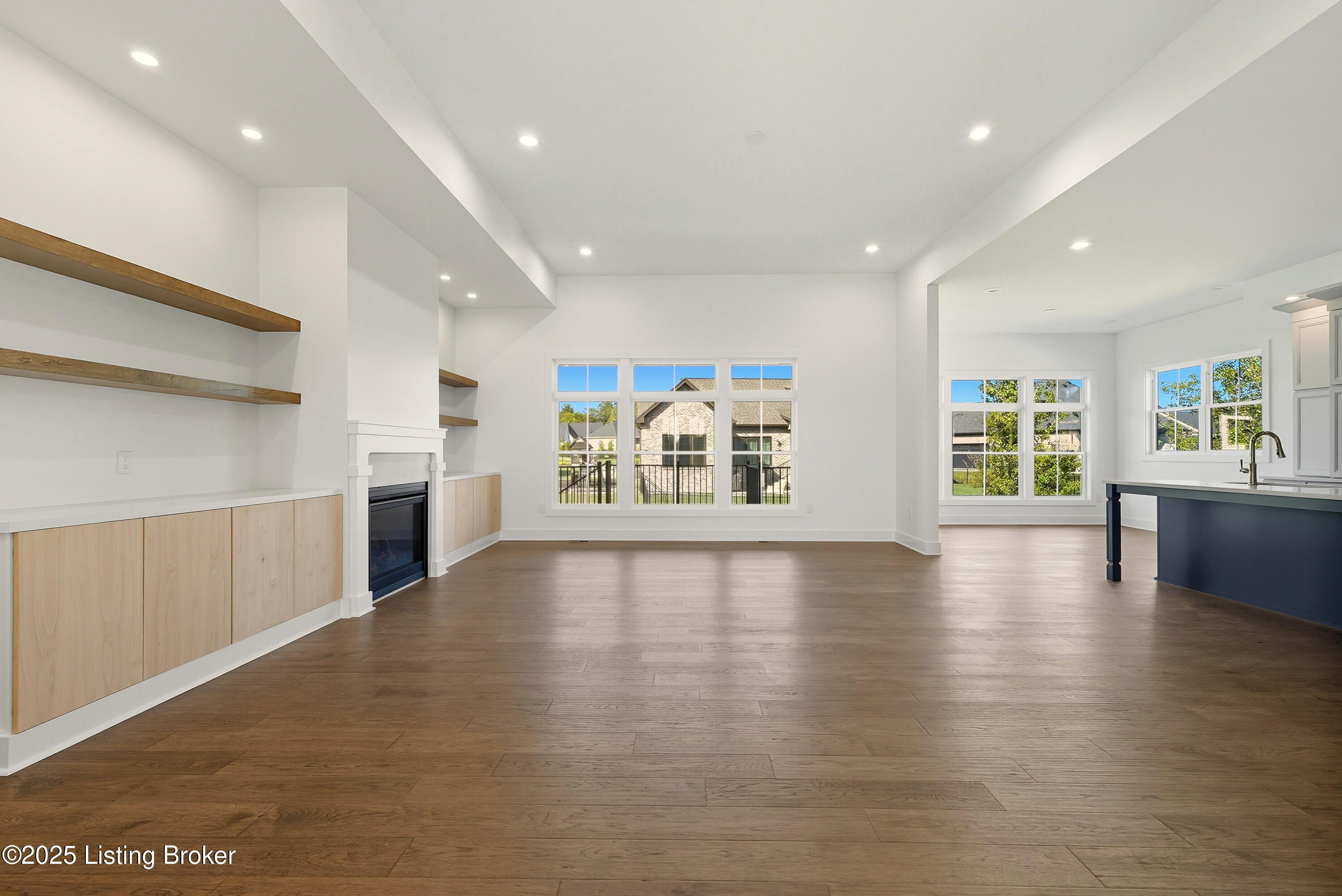 3214 Grand Lakes Dr