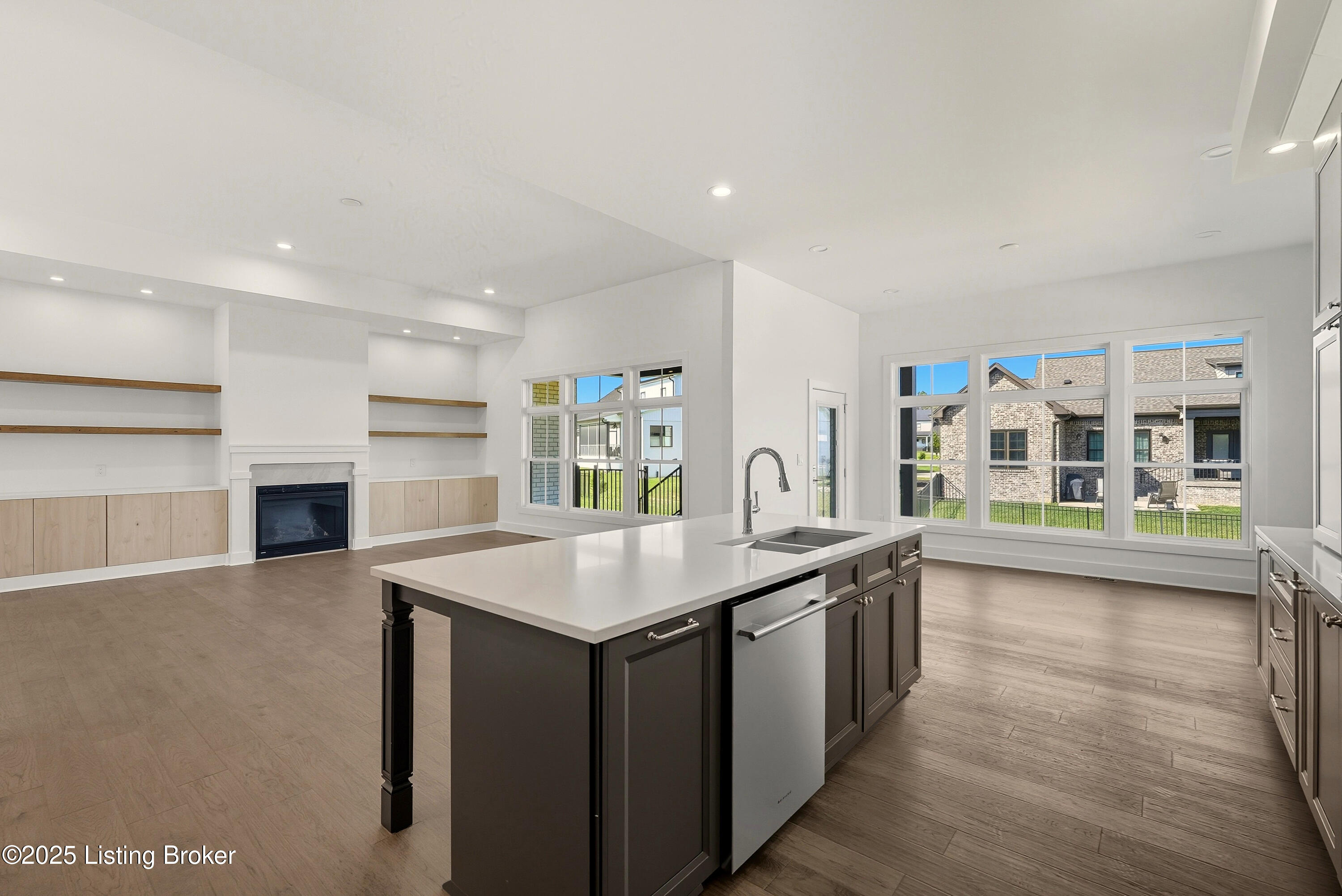 3214 Grand Lakes Dr