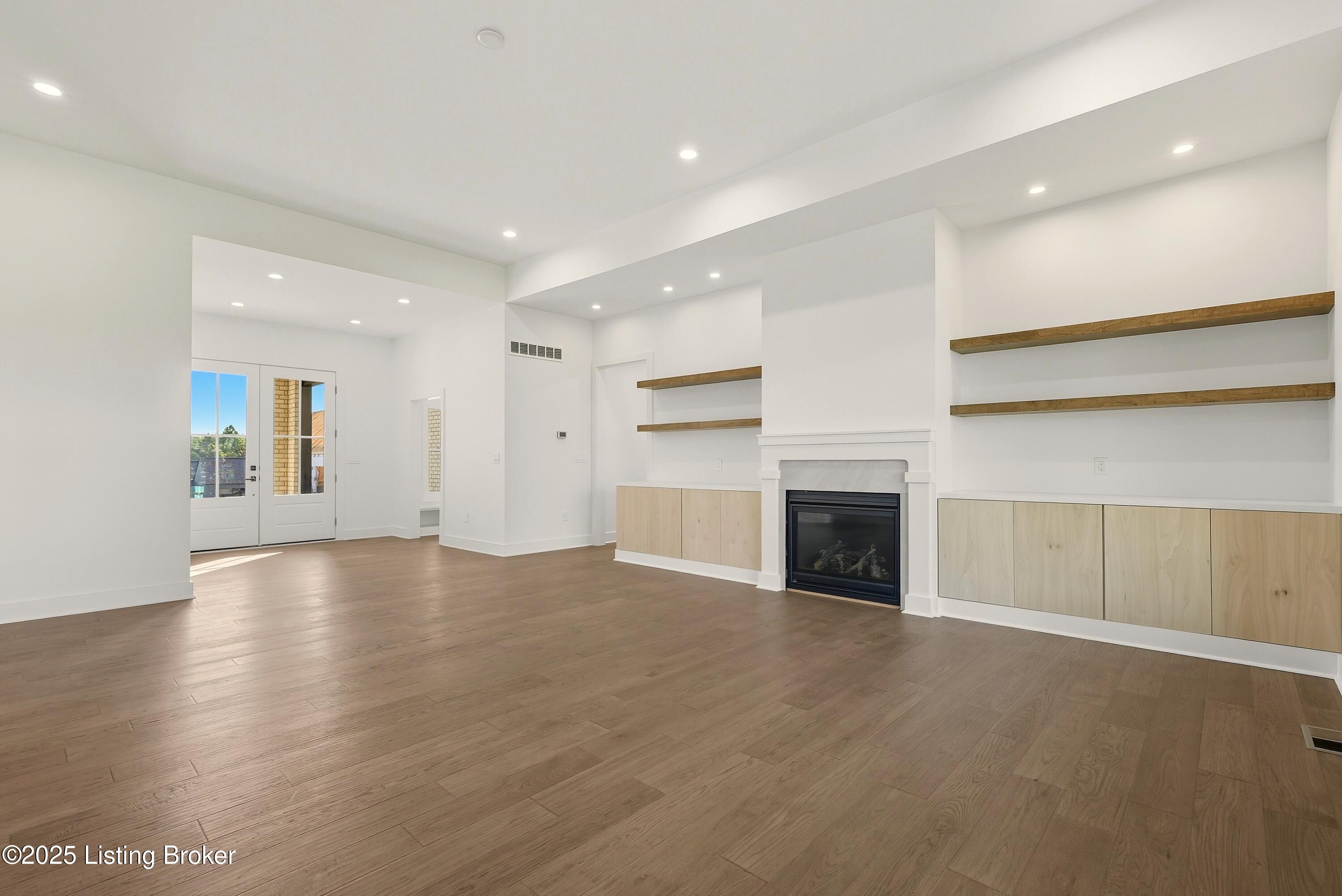3214 Grand Lakes Dr