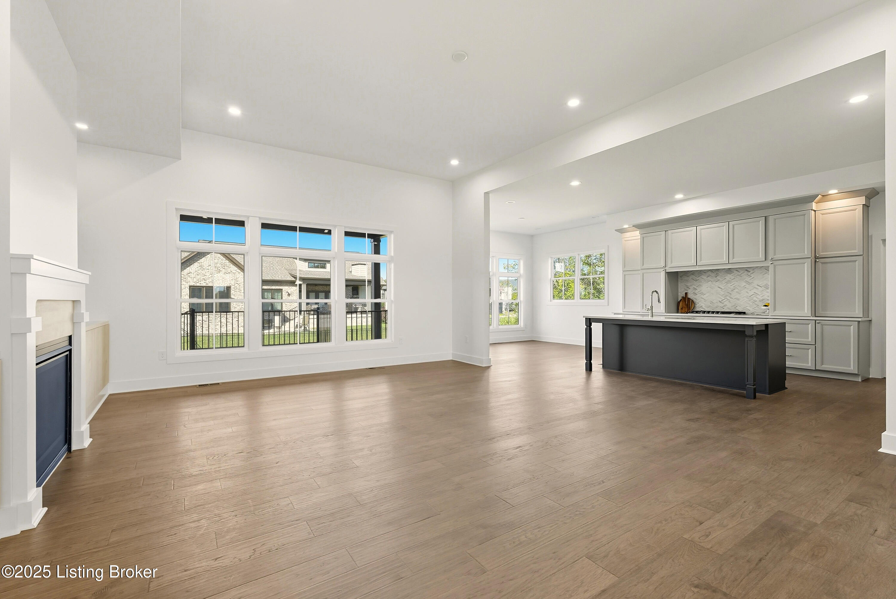 3214 Grand Lakes Dr