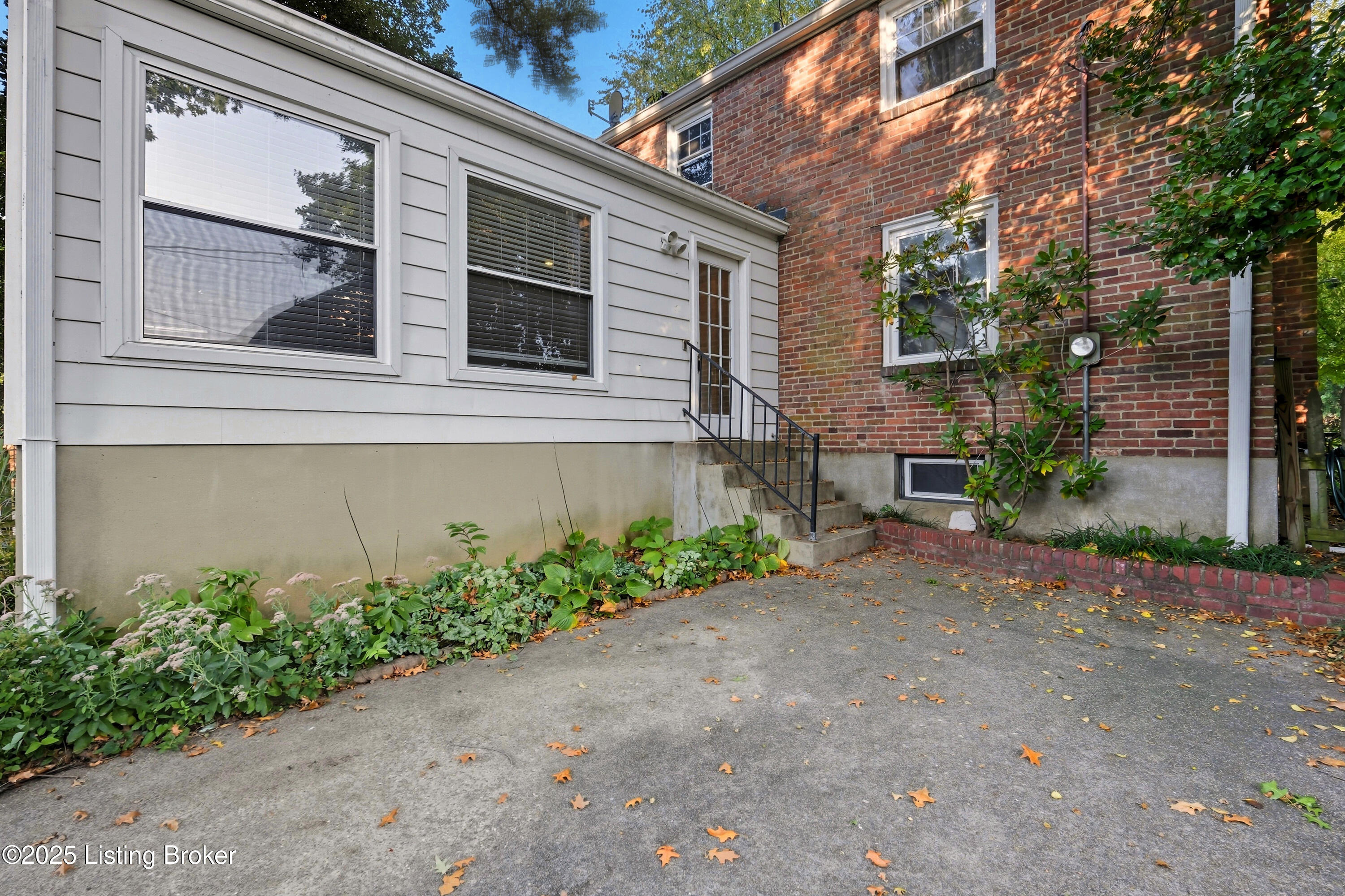2332 Brighton Dr