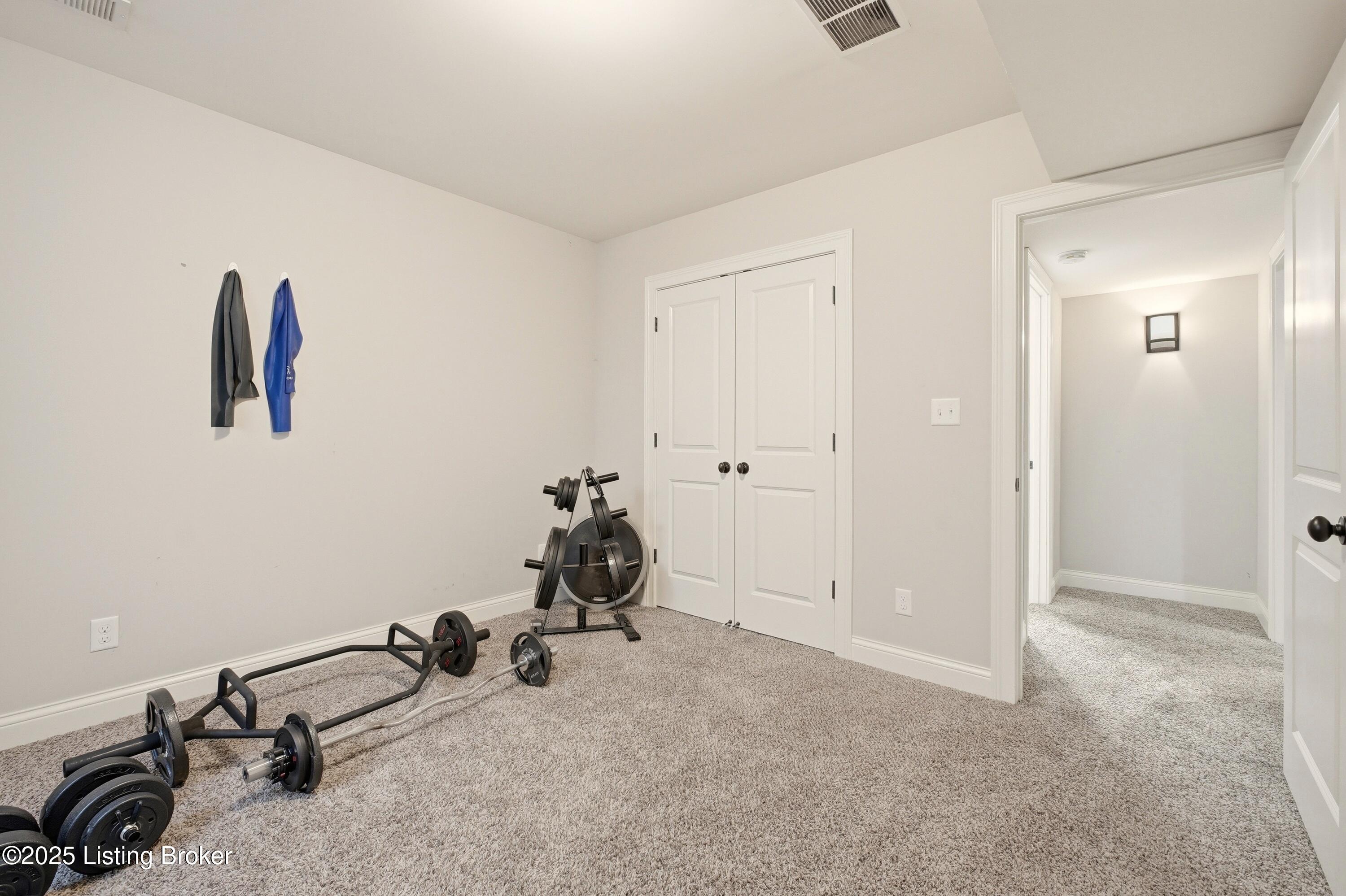 5211 Rock Ridge Dr, Louisville