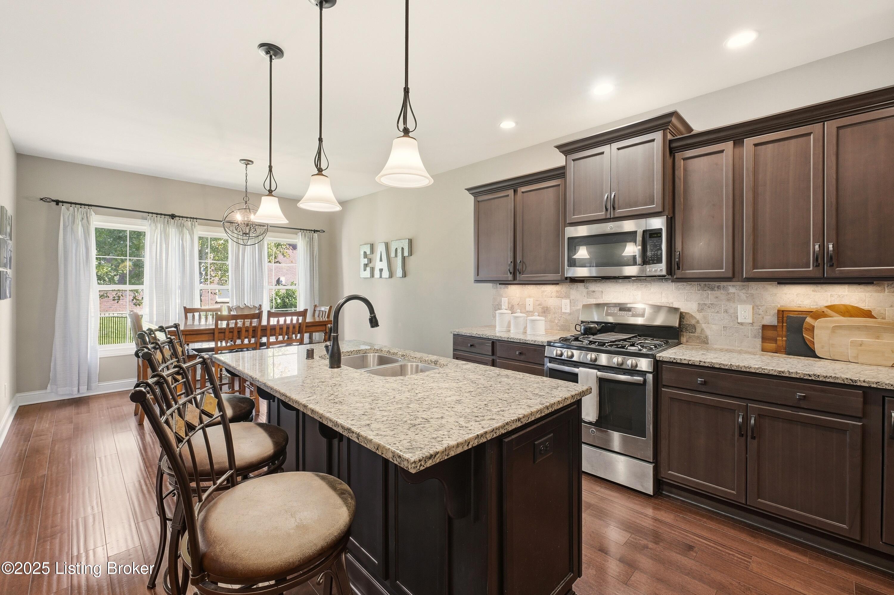 5211 Rock Ridge Dr, Louisville