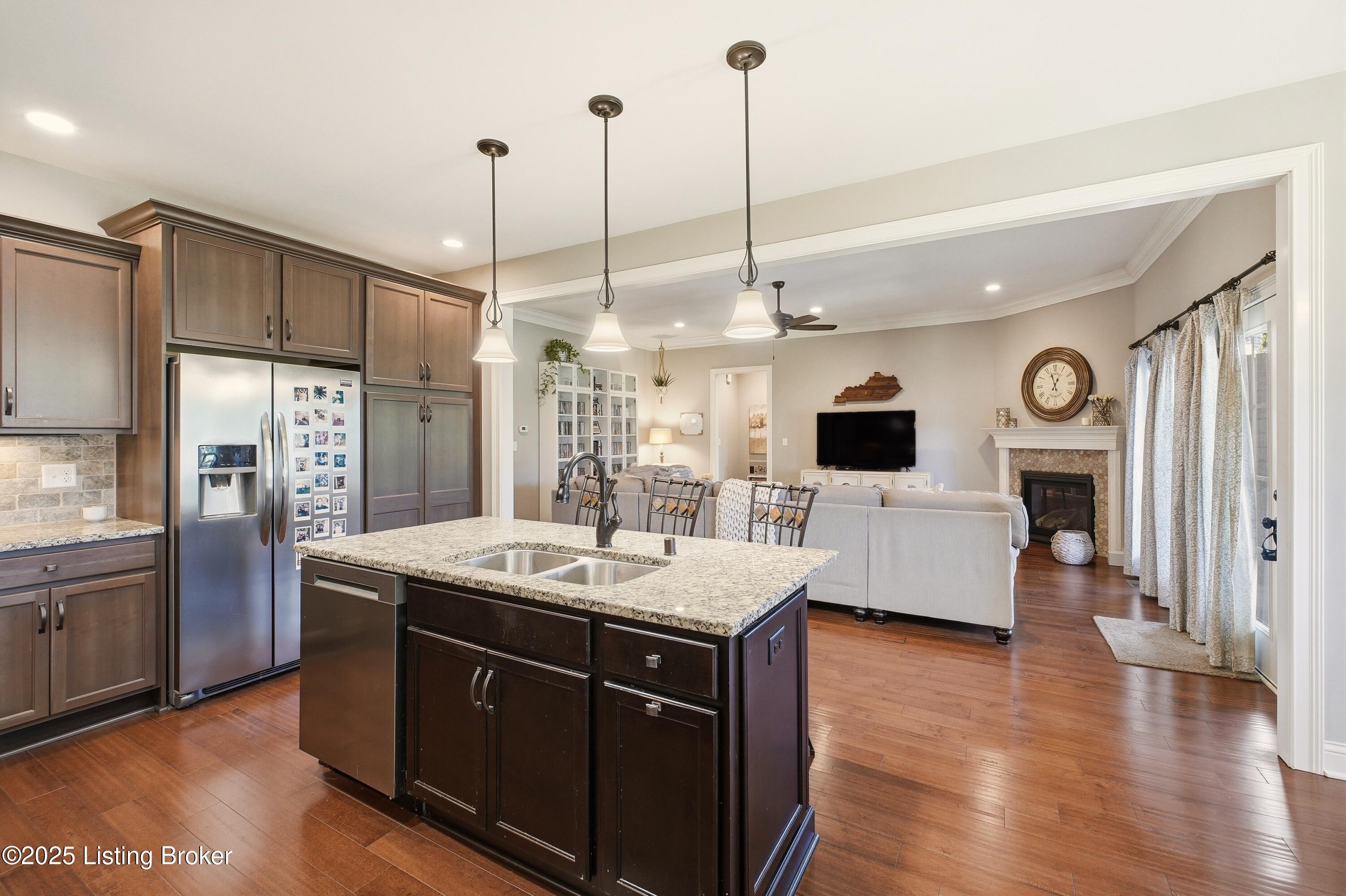 5211 Rock Ridge Dr, Louisville