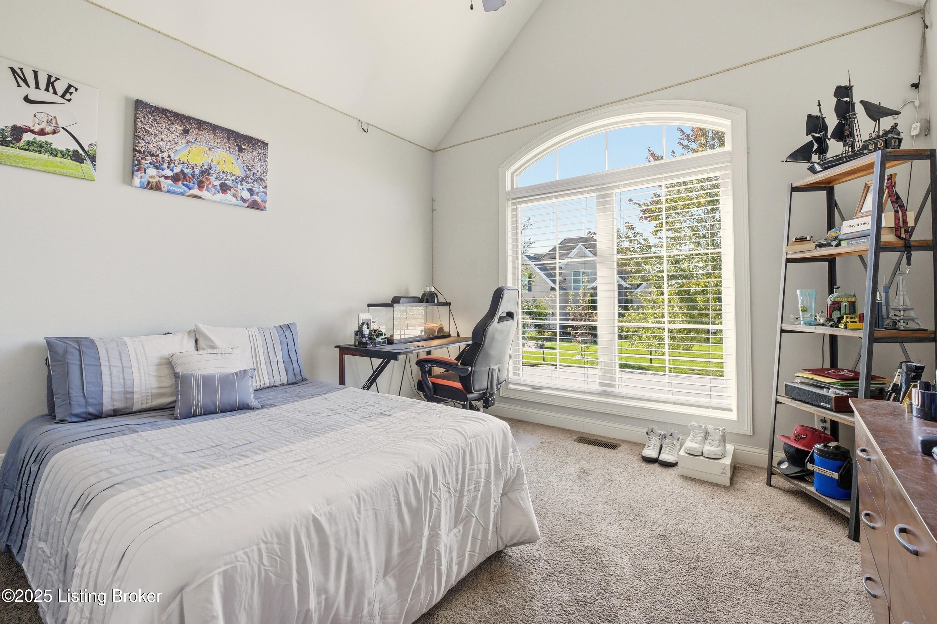 5211 Rock Ridge Dr, Louisville