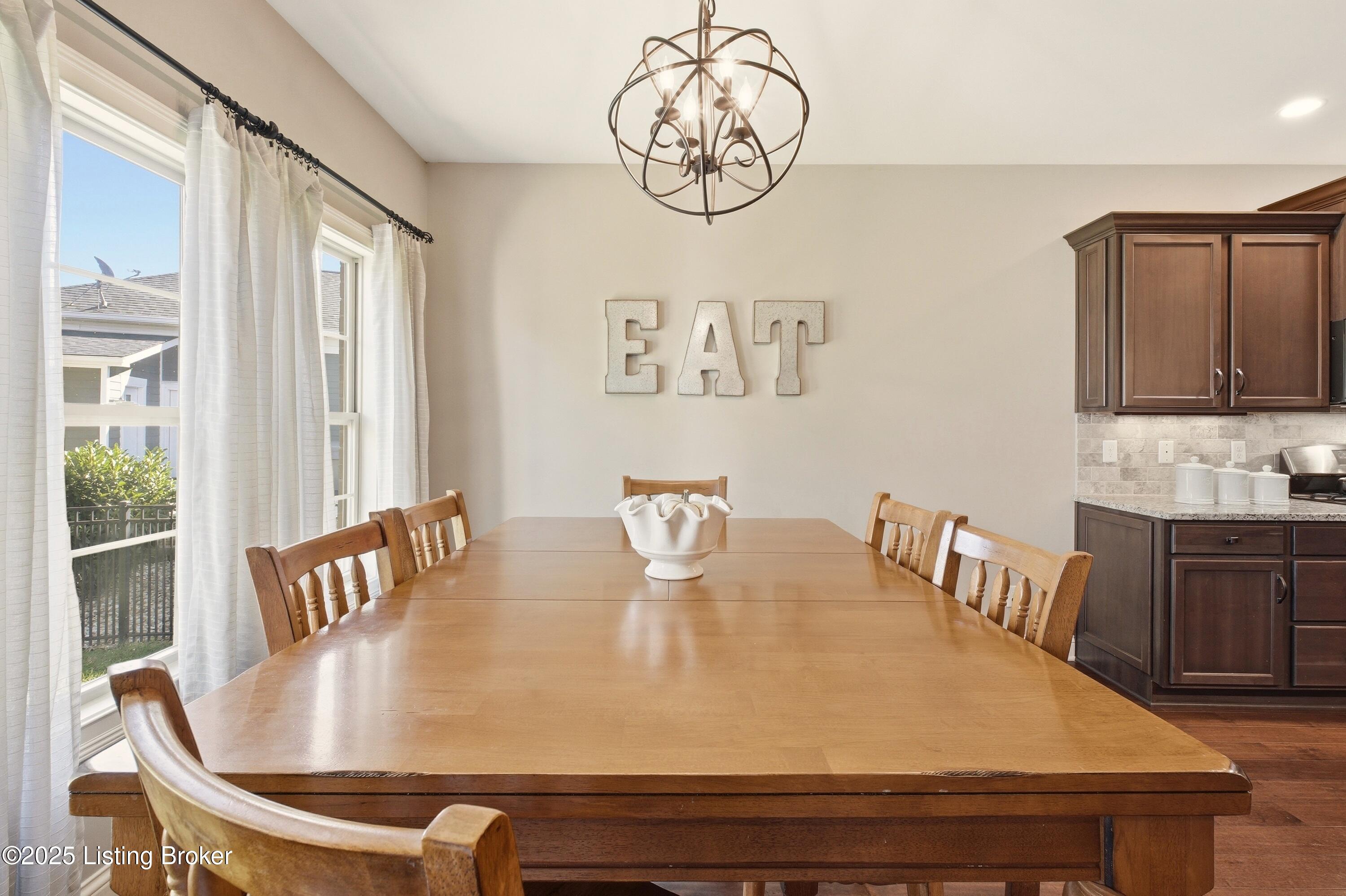 5211 Rock Ridge Dr, Louisville