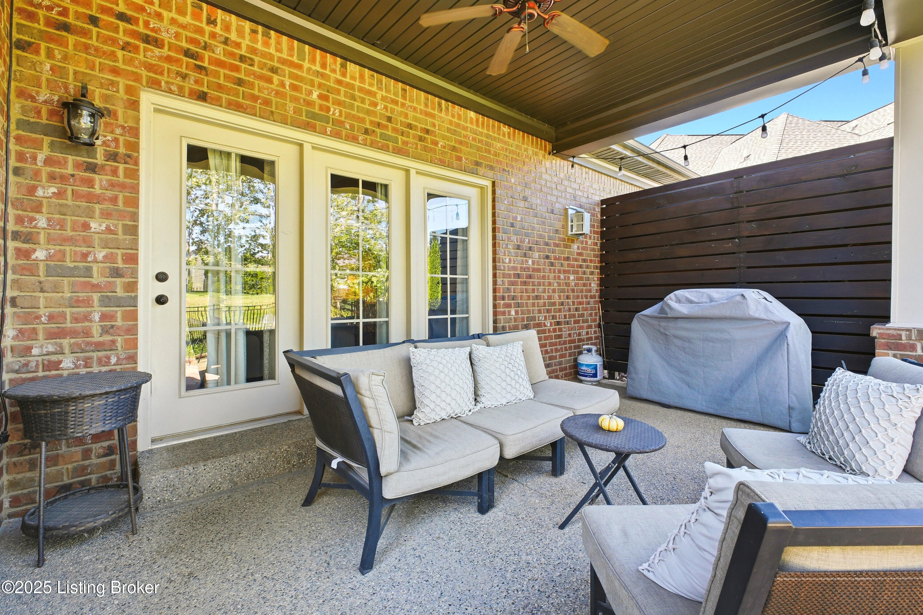 5211 Rock Ridge Dr, Louisville