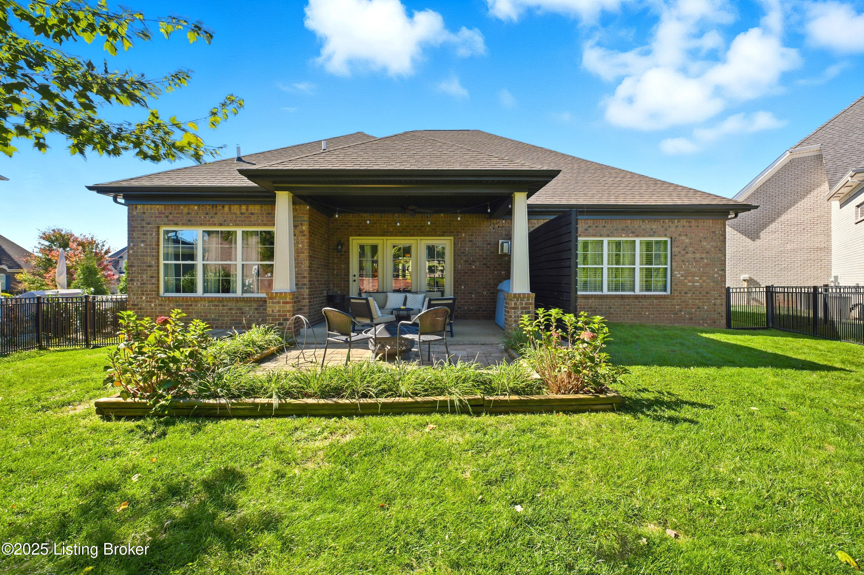 5211 Rock Ridge Dr, Louisville