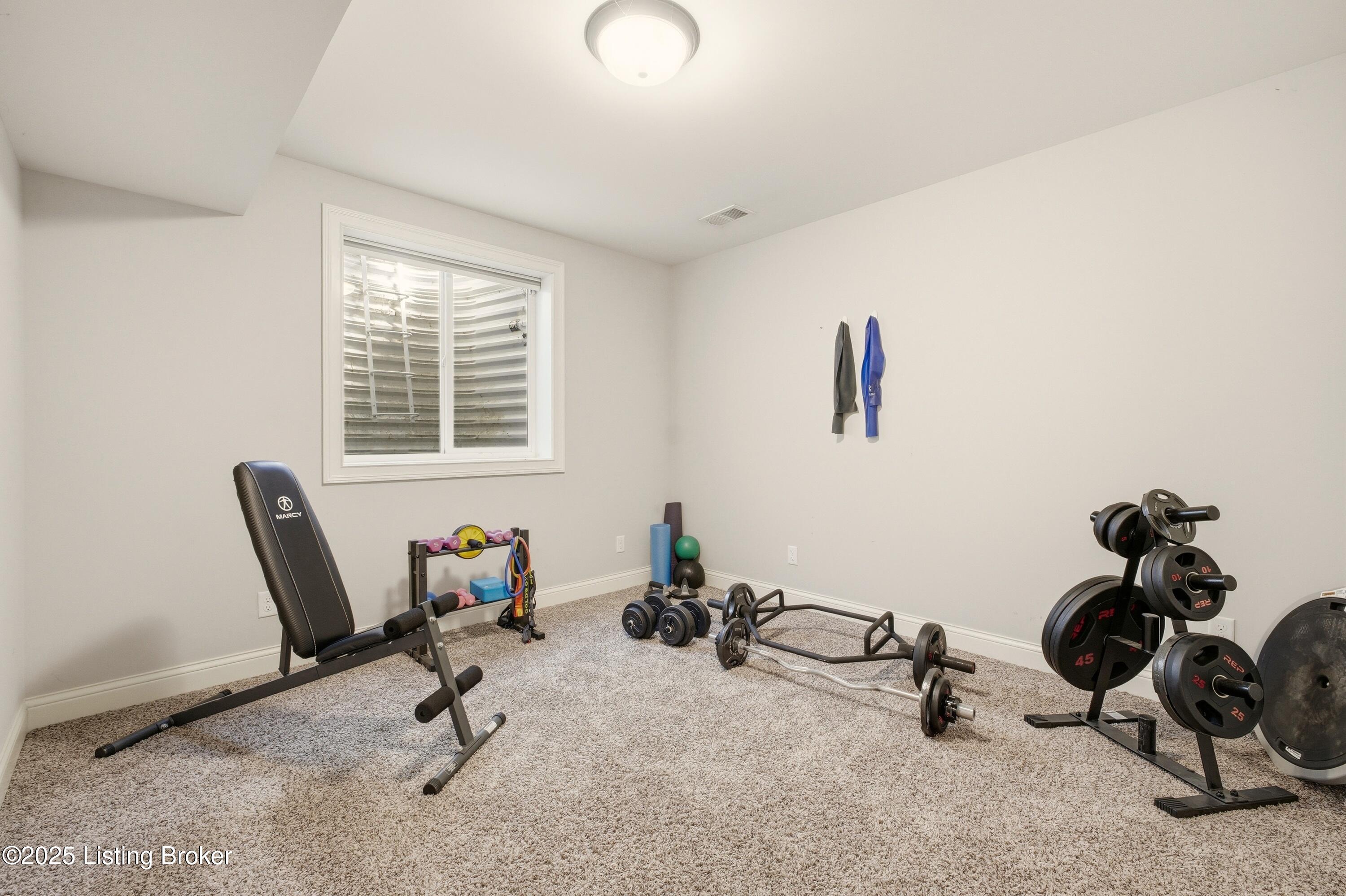 5211 Rock Ridge Dr, Louisville